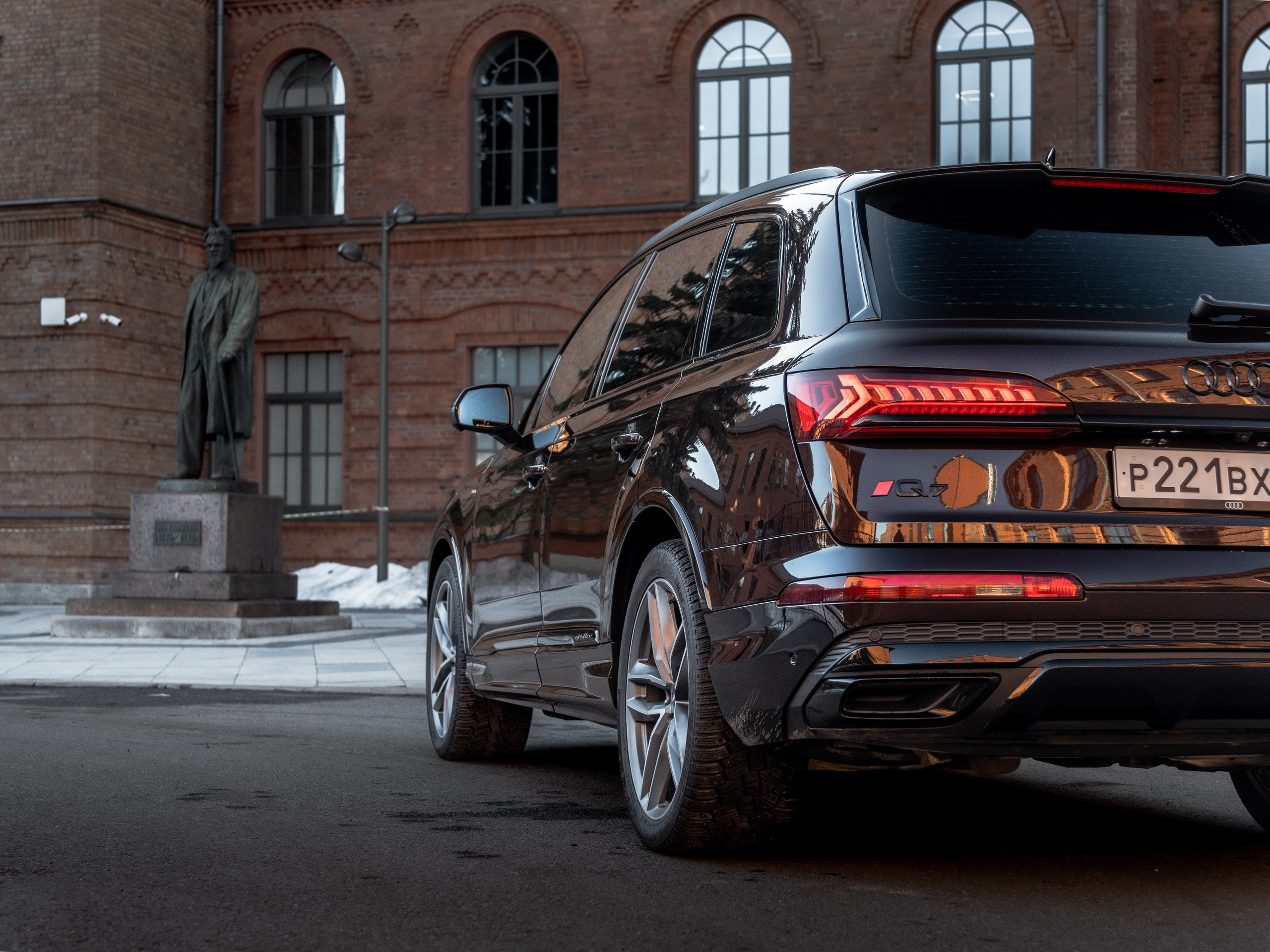 AUDI Q7. Opasnophoto