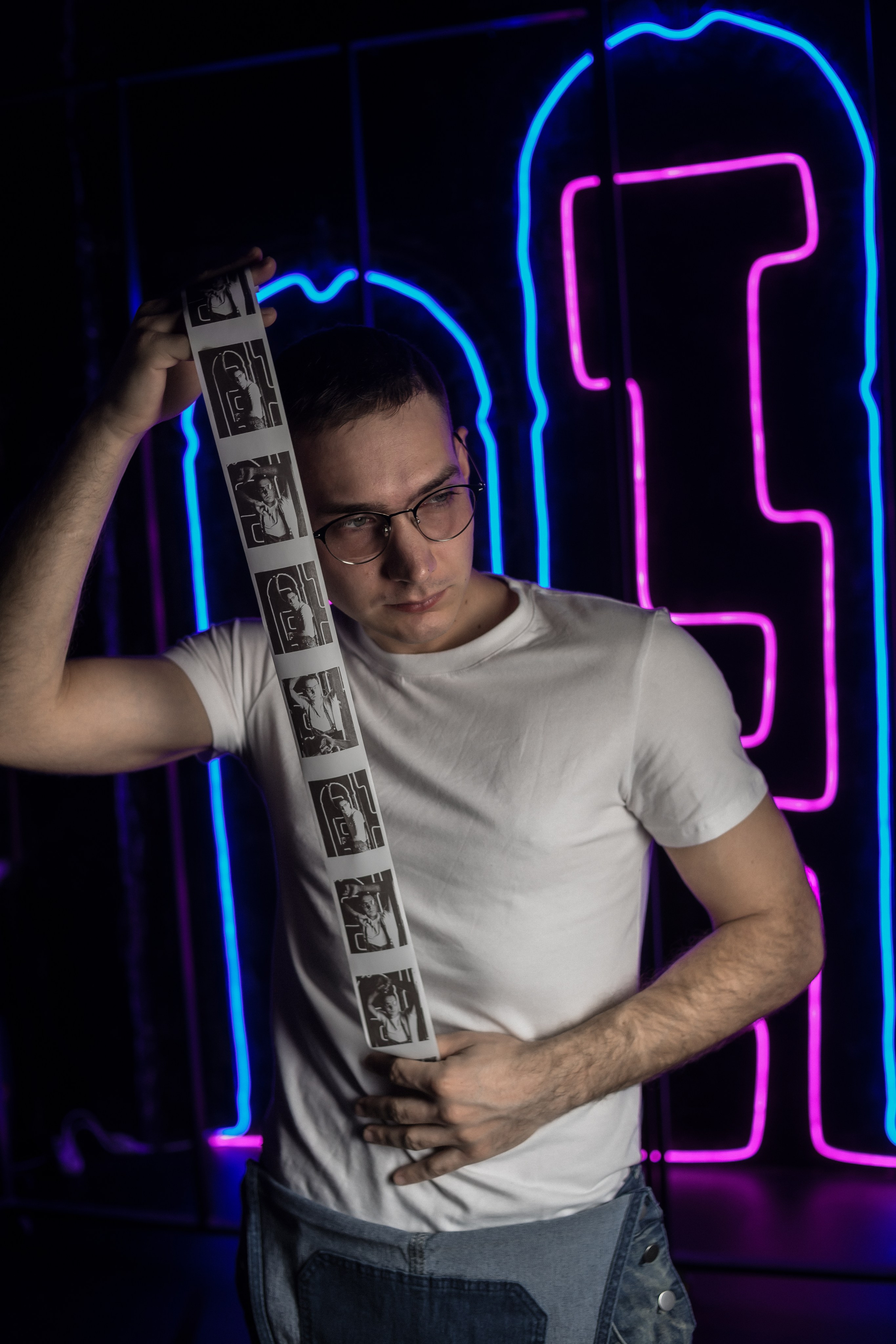 Евгений. Неон. Фотограф Регина Крикунова г. Красноярск
