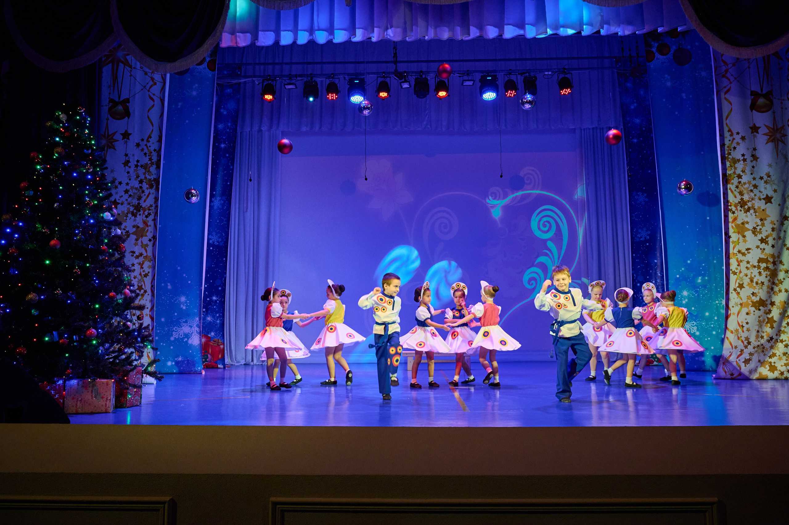 НГ концерт в Марьиной роще. Жизнь курорта Кабардинка в фотографиях