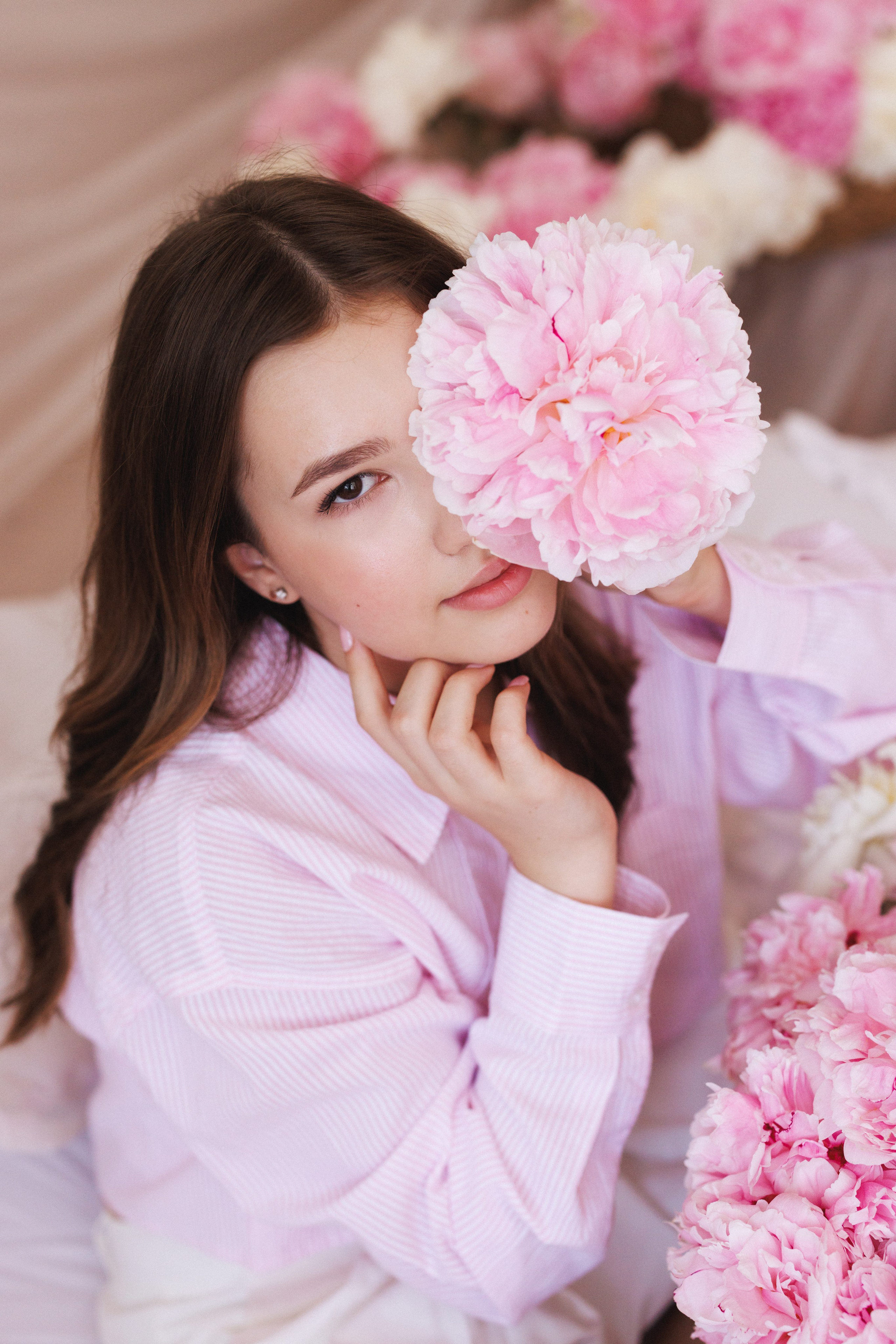 Фотосессия с живыми Пионами в фотостудии «Space JOBS». Семейный и детский фотограф в Краснодаре Анна Трашкова