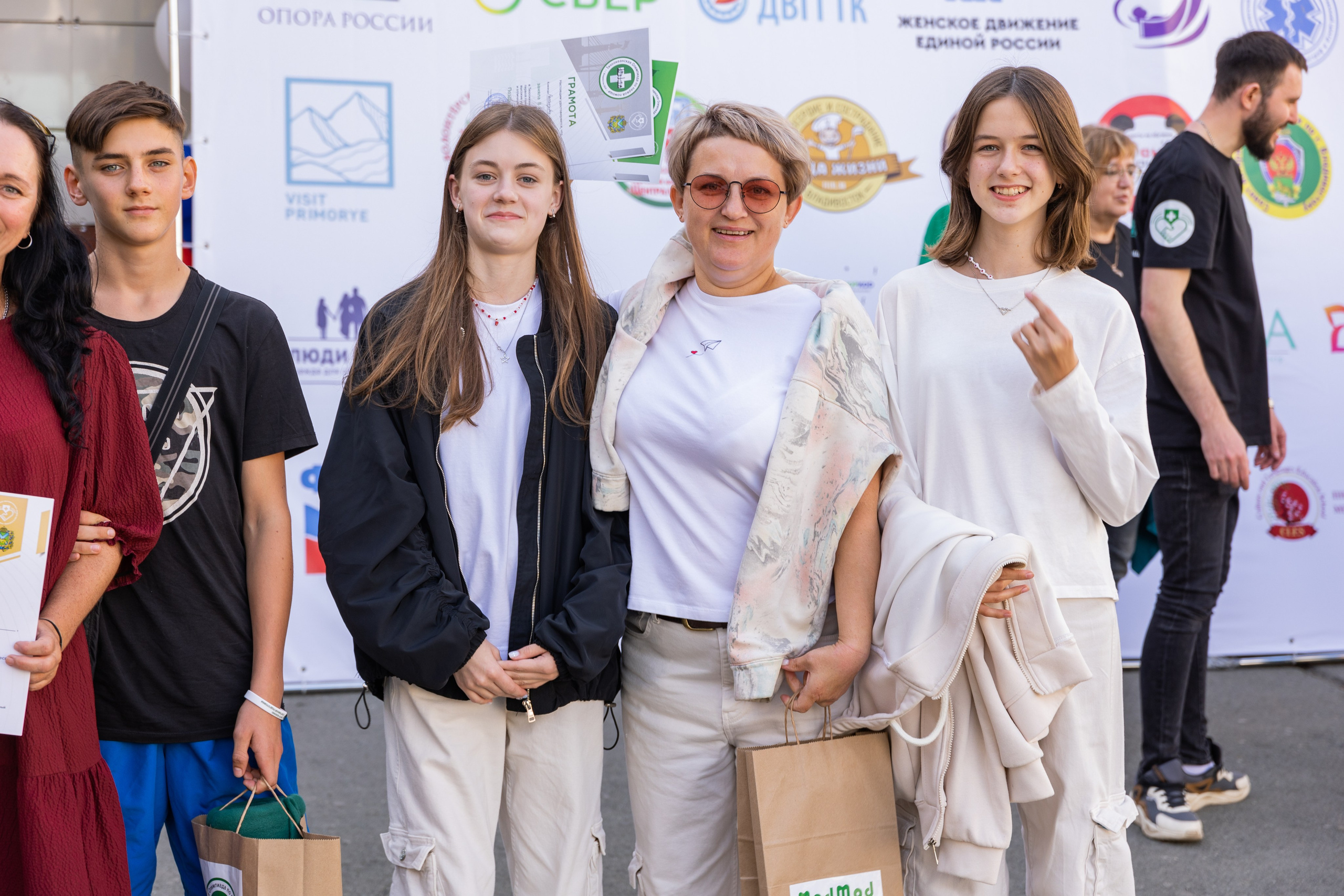 Олимпиада Первой помощи. Выпускные альбомы во Владивостоке