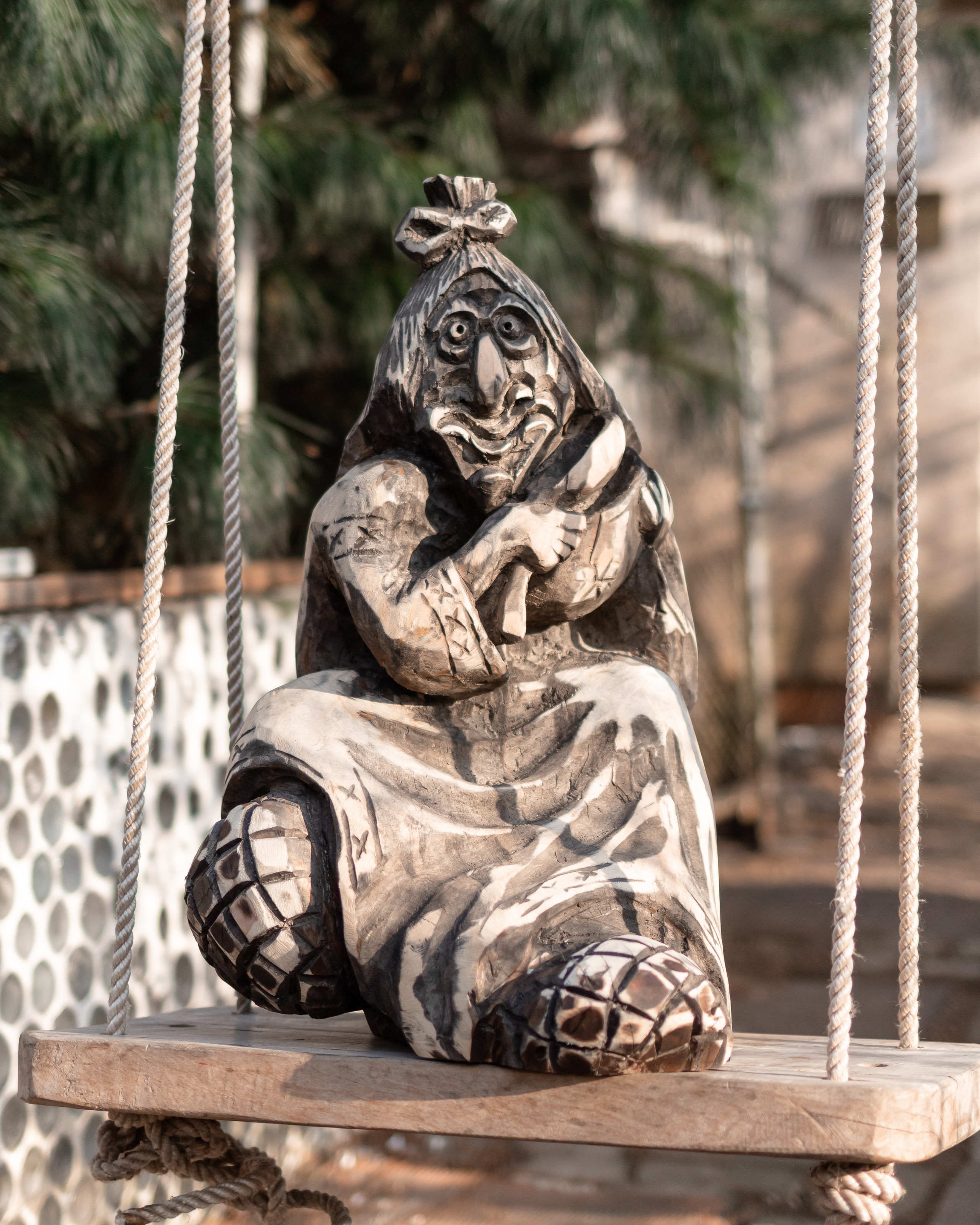 Яга -  резная работа