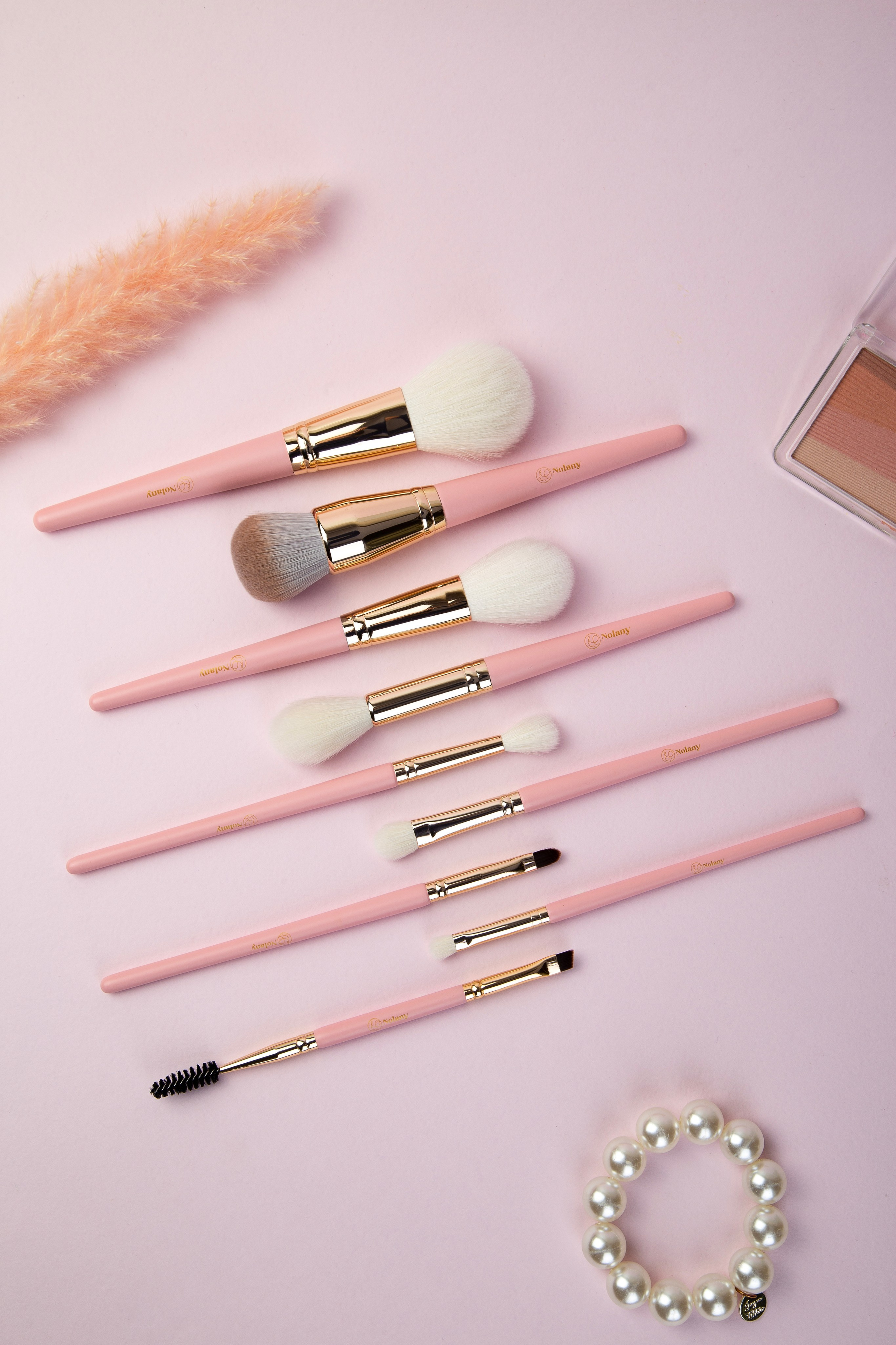 Профессиональная предметная съемка кистей для макияжа для маркетплейсов. Фотограф Анна Татаурова | Авторская фотосъемка в Москве