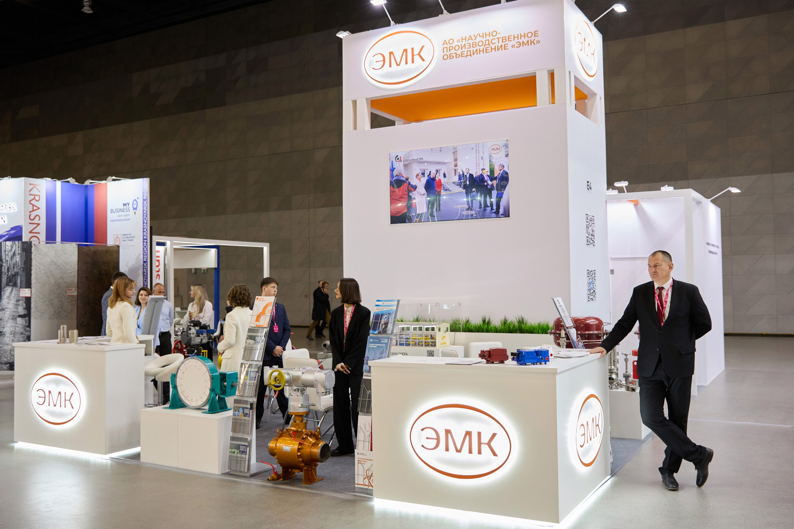 Выставка. Свадебная, репортажная фотосъемка и видеосъемка в Минске. Илья и Юлия Ширмановы. Фотограф | Видеограф | Минск