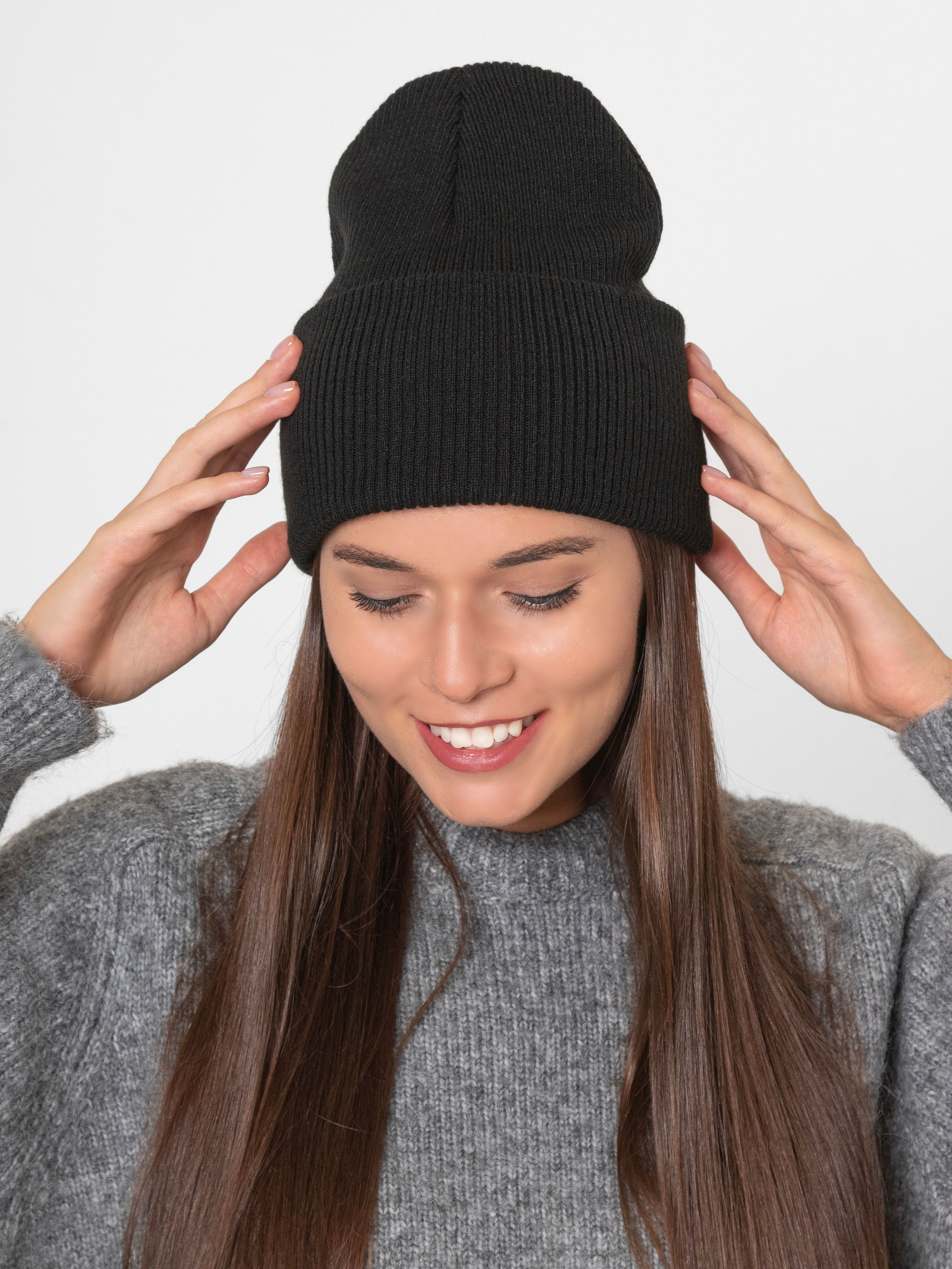 Шапки женские. Фотостудия для Wildberries Ozon