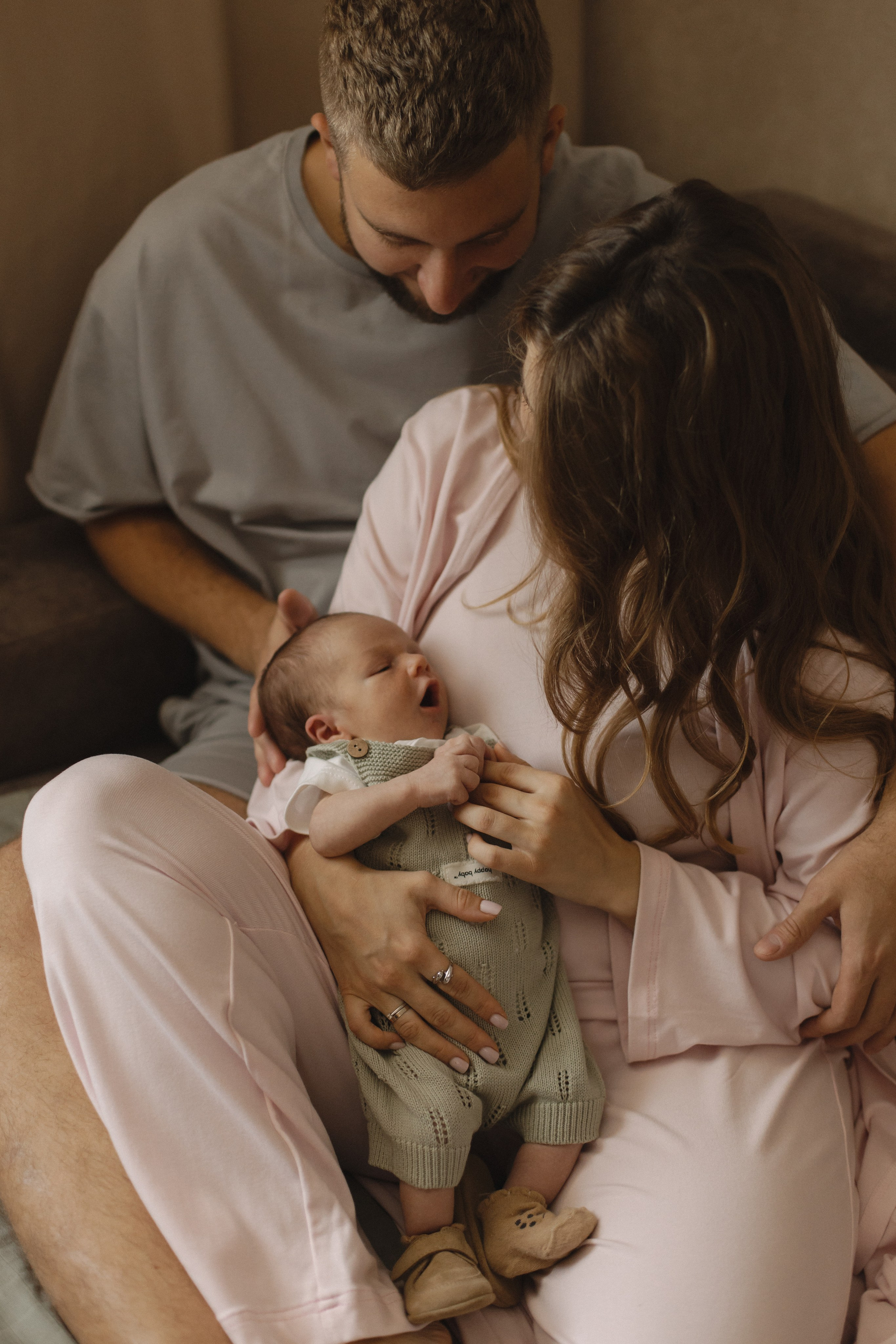 Съемка в первые недели жизни в атмосфере любви и тепла в Челябинске. Семейный фотограф, фотограф на роды в Челябинске Калистратова Кристина