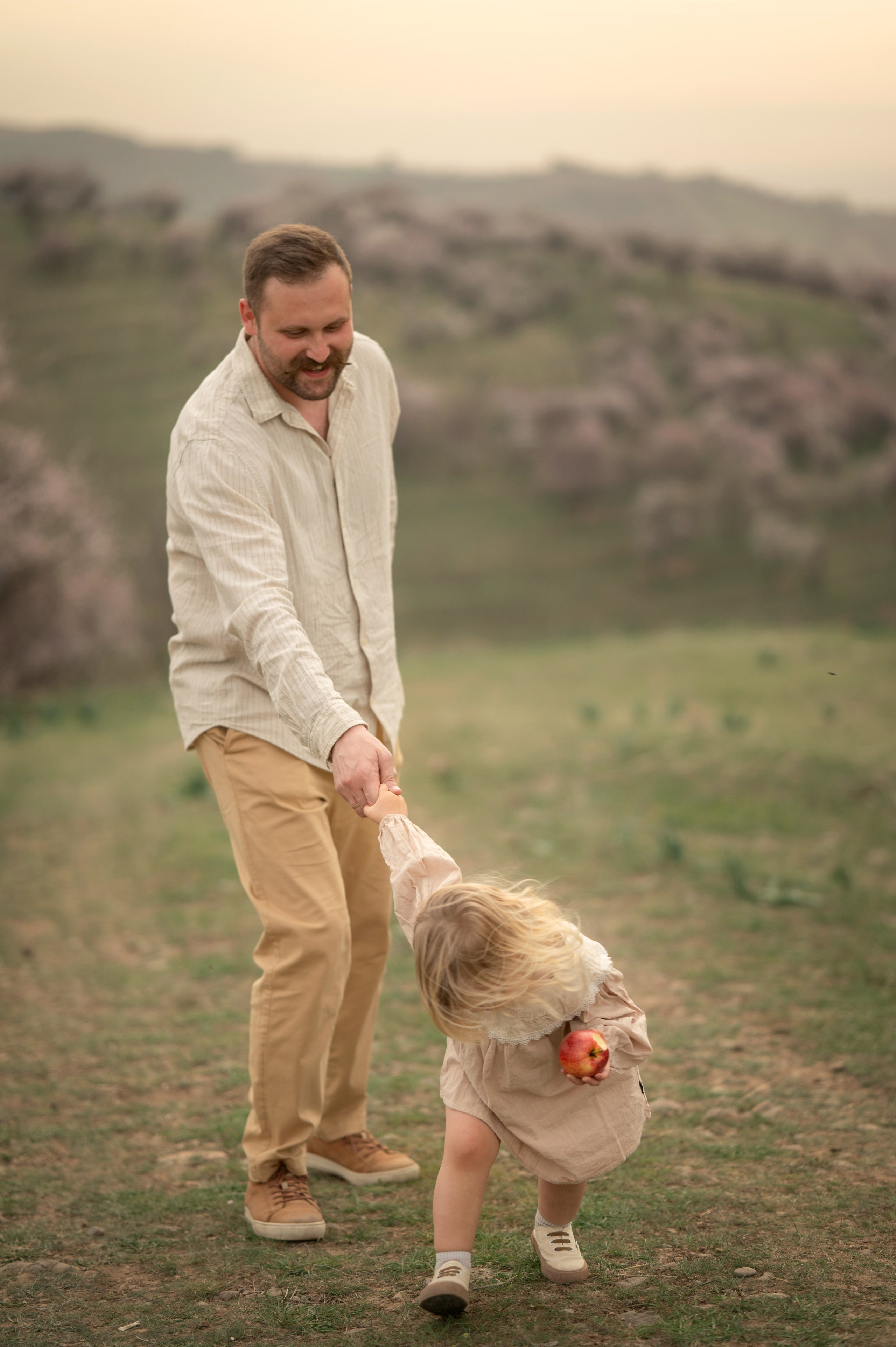 В цветущих садах миндаля…. Детский и семейный фотограф