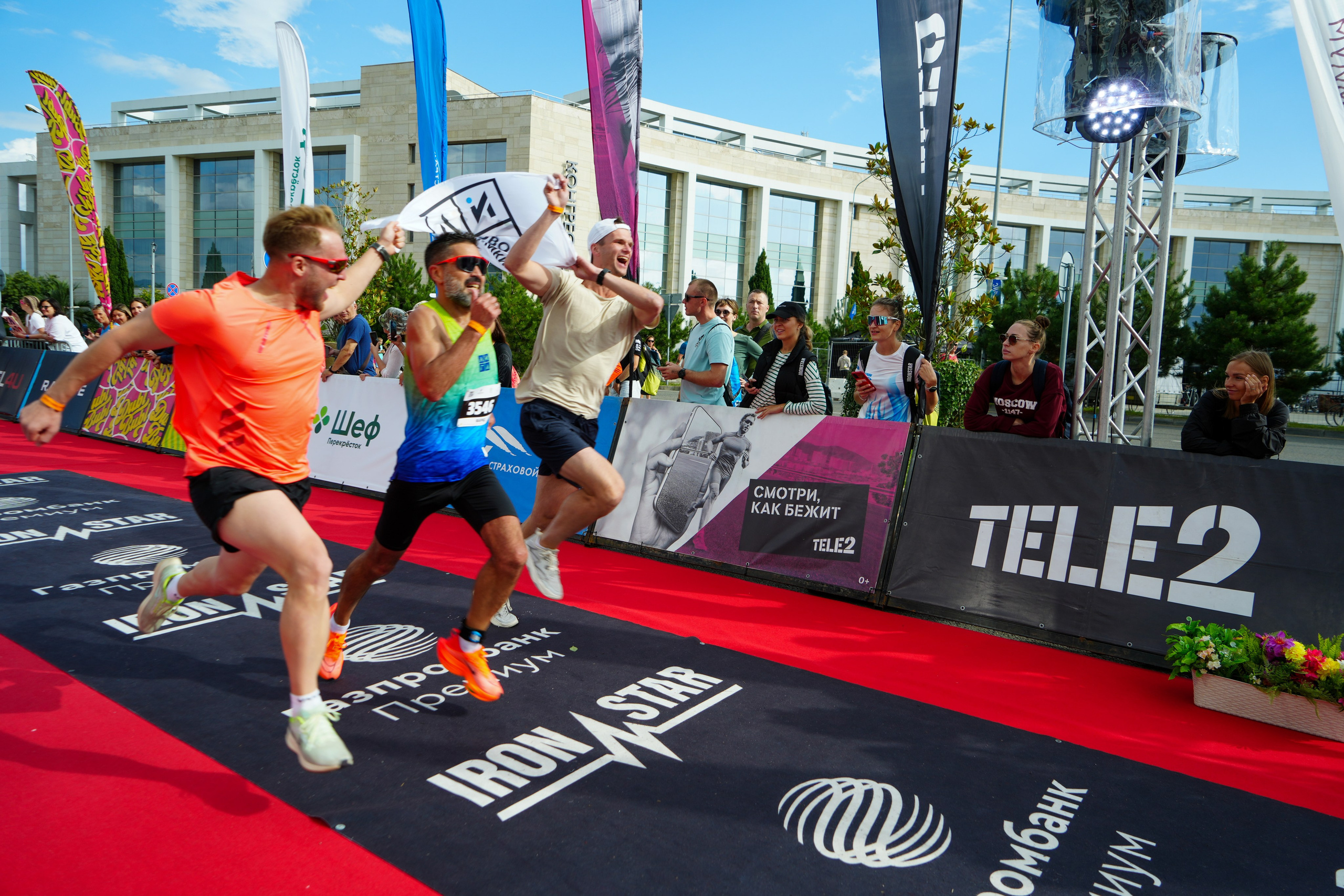 Фотоотчет партнерской интеграции для компании TELE2 на фестивале Ironstar. Репортажный фотограф в Красной Поляне и Сочи Павлюченко Екатерина