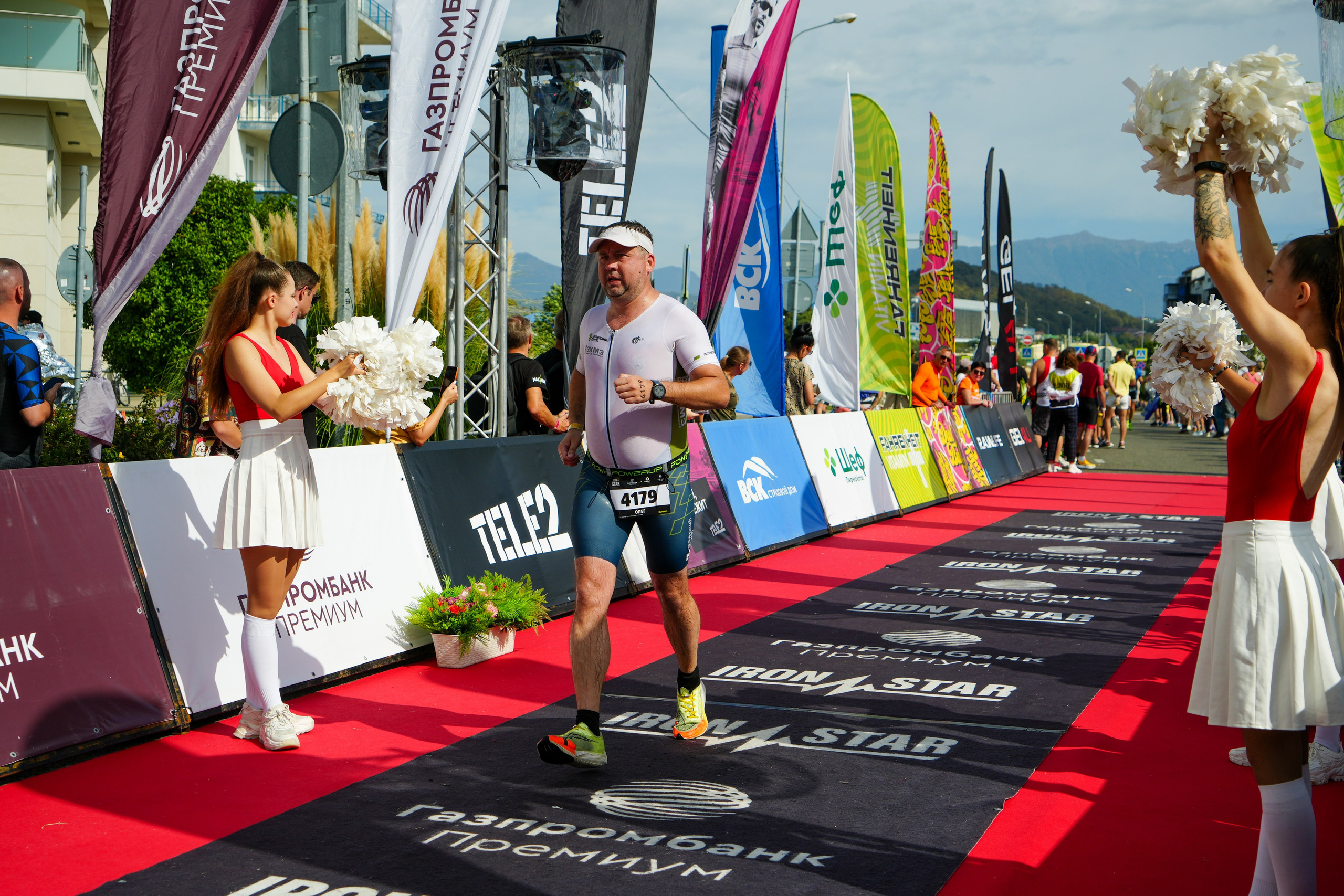 Фотоотчет партнерской интеграции для компании TELE2 на фестивале Ironstar. Репортажный фотограф в Красной Поляне и Сочи Павлюченко Екатерина