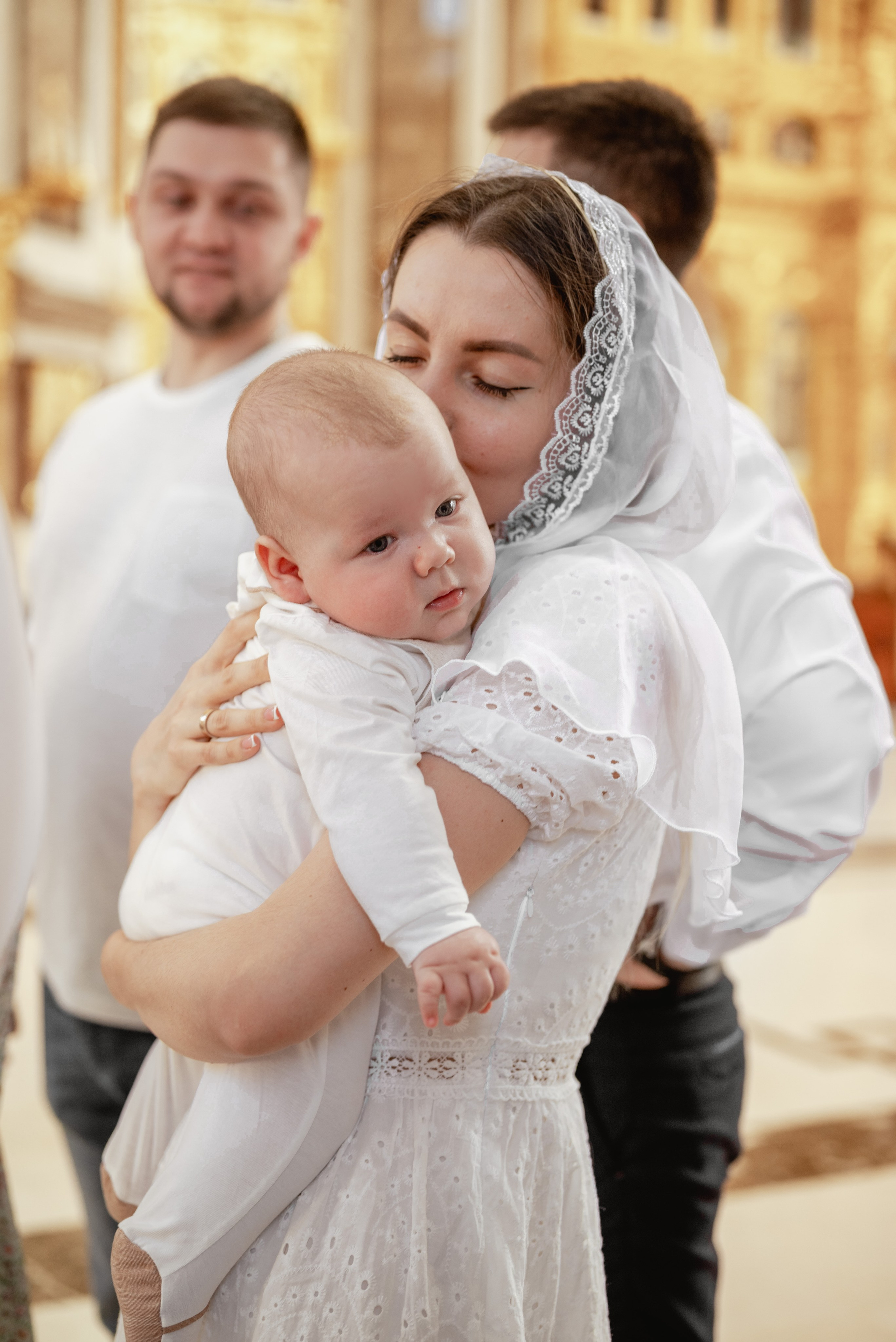 Крещение в светлом храме. Юлия Басня семейный и свадебный фотограф в Донецке