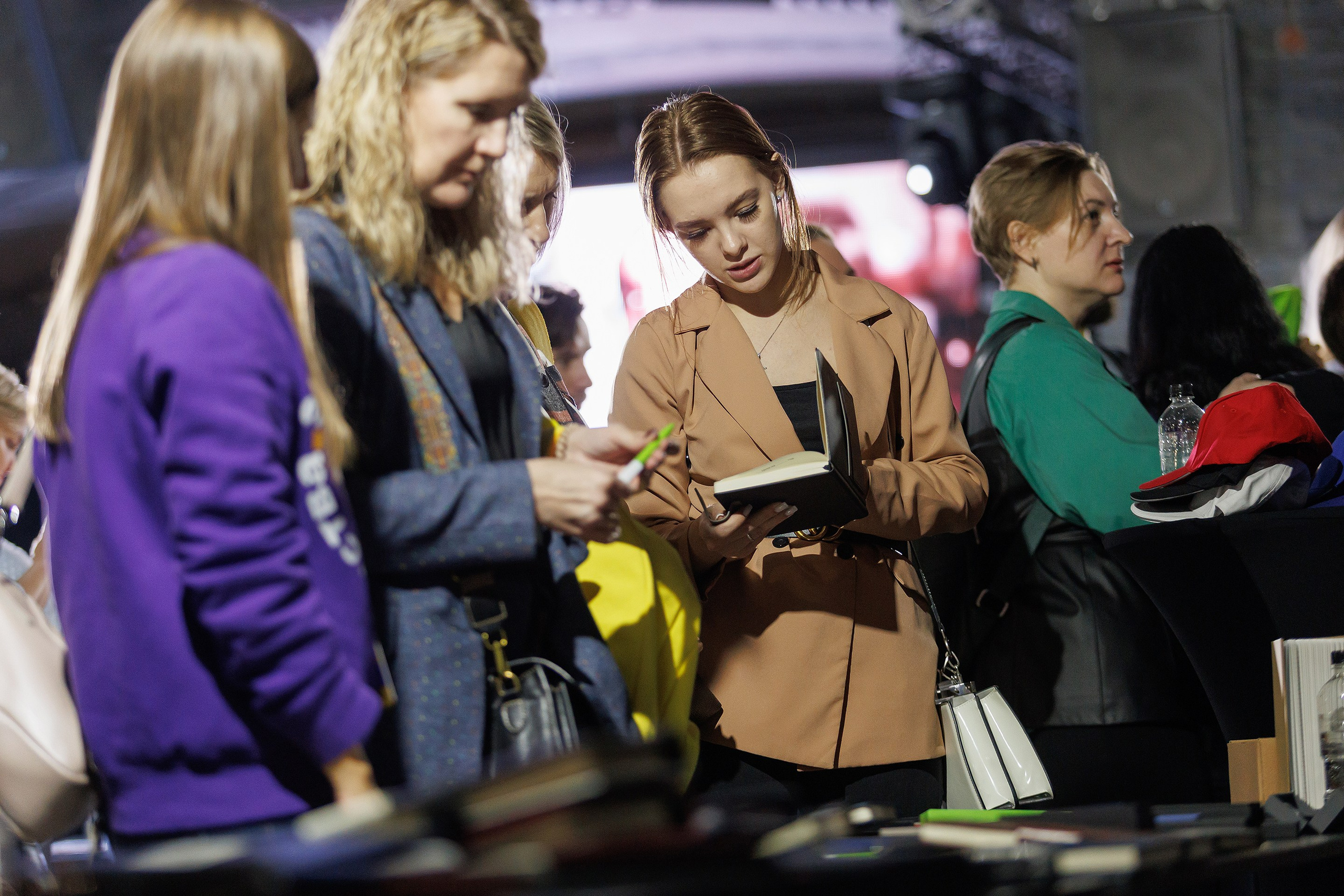 Репортажная фотосъемка мероприятия. Профессиональный фотограф в Новосибирске