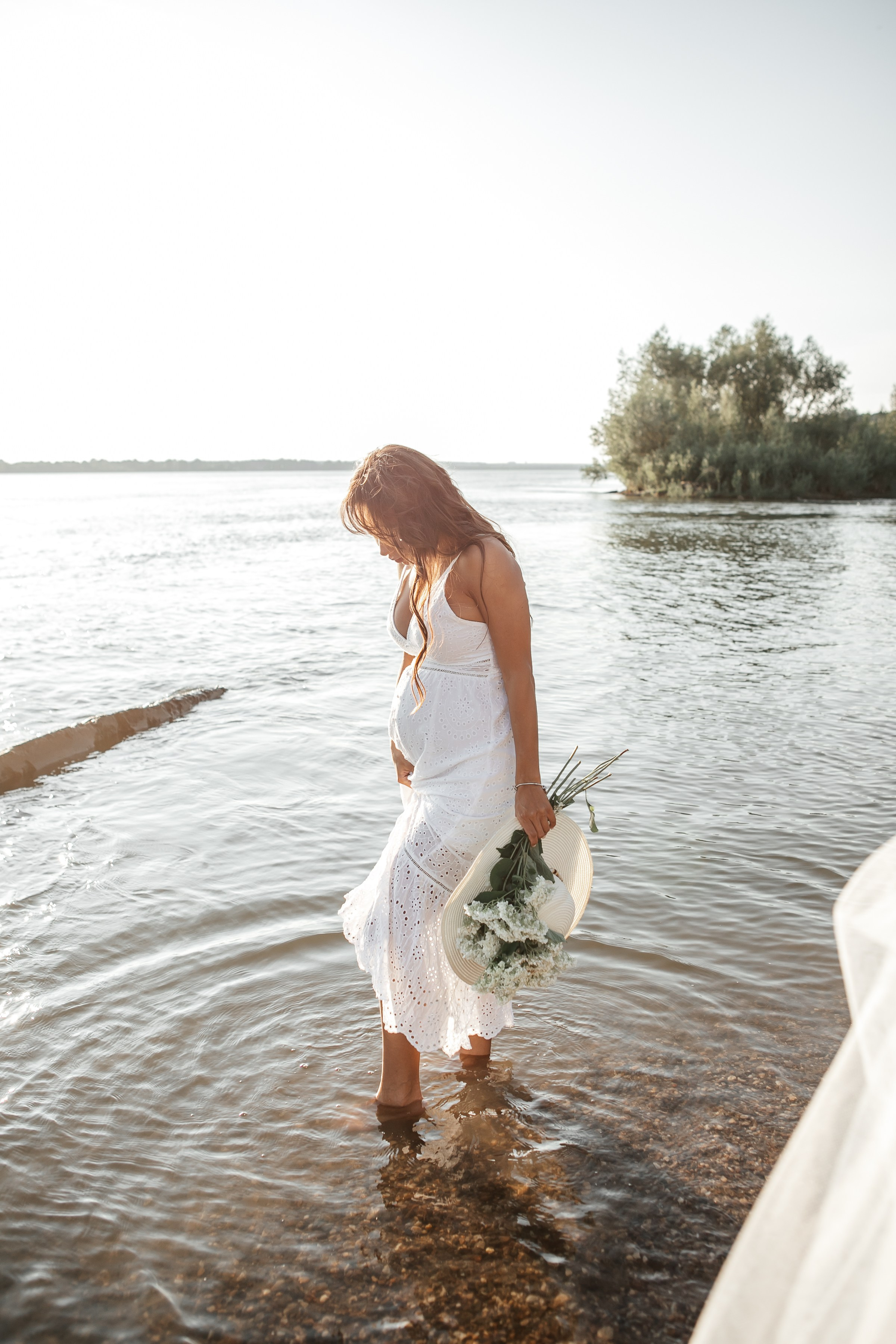 Екатерина Беременность у реки. Фотограф Санкт-Петербург Раднаева Юлия