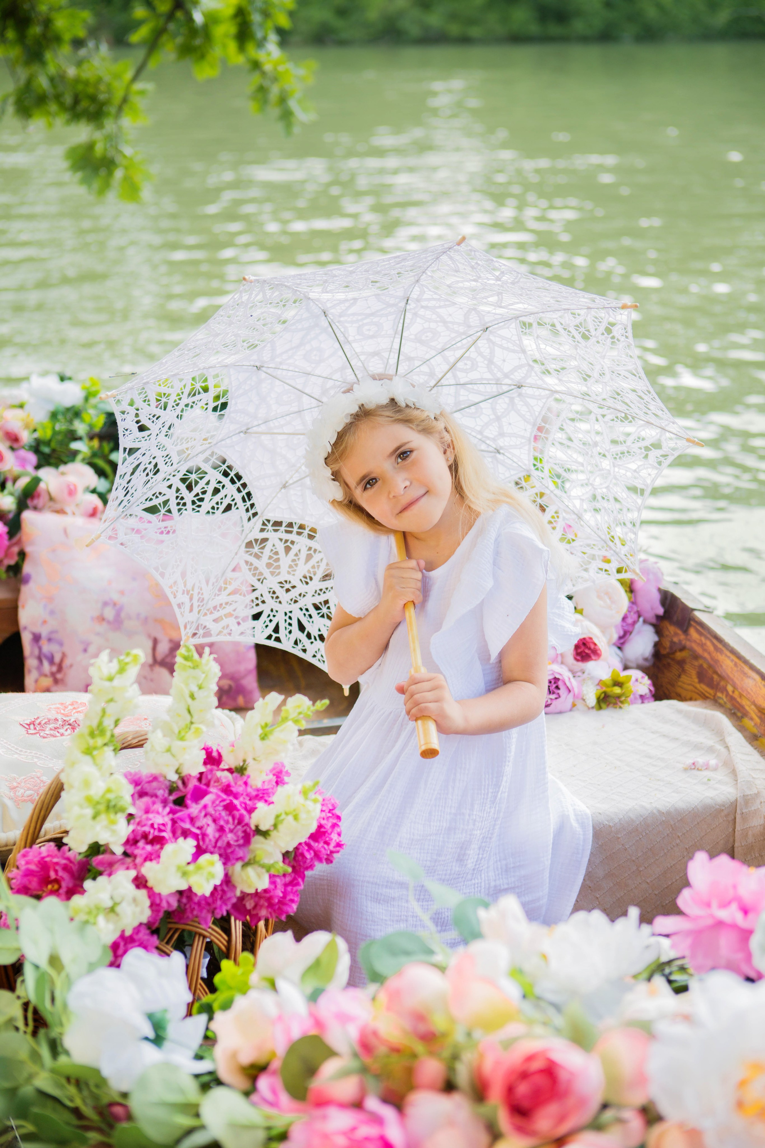 Лодка с пионами. Свадебный семейный и детский фотограф в Краснодаре Карина Федоровская