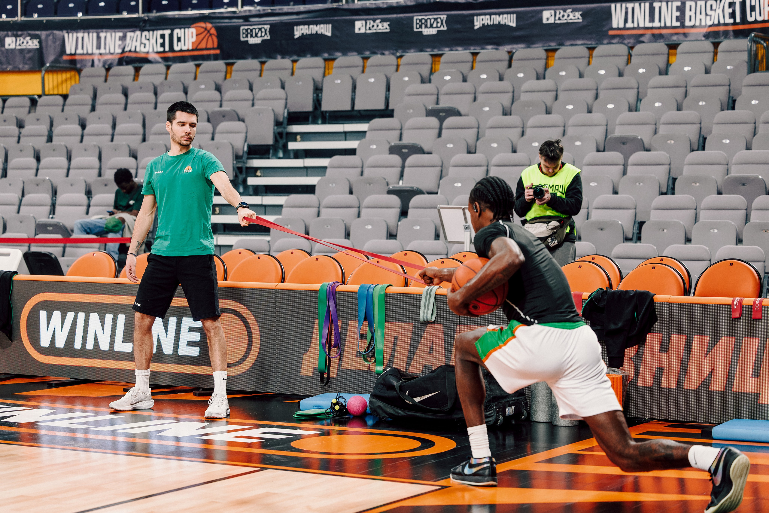 Winline Basket Cup — УРАЛМАШ — УНИКС. Лёшка Варзегов — фотограф