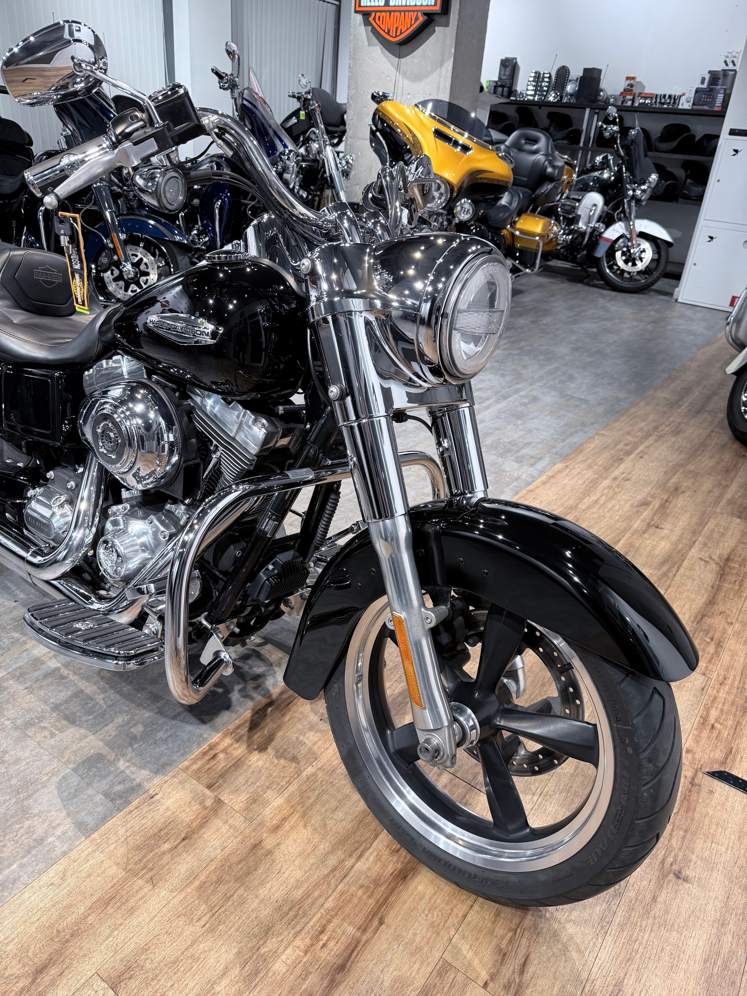 Купить Harley-Davidson 2012 HD Dyna Switchback (Vivid Black) (Softail/Dyna) — подробнее на сайте. Hello Davidson, Москва. Только хорошие мотоциклы…