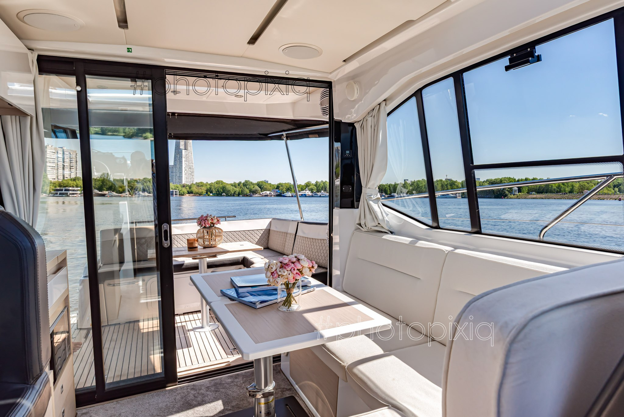 Фотосъёмка яхты Jeanneau NC 33 для брокера. Интерьерная съёмка и виртуальные туры — Интерьерный фотограф Кузнецов Сергей (photopixiq)