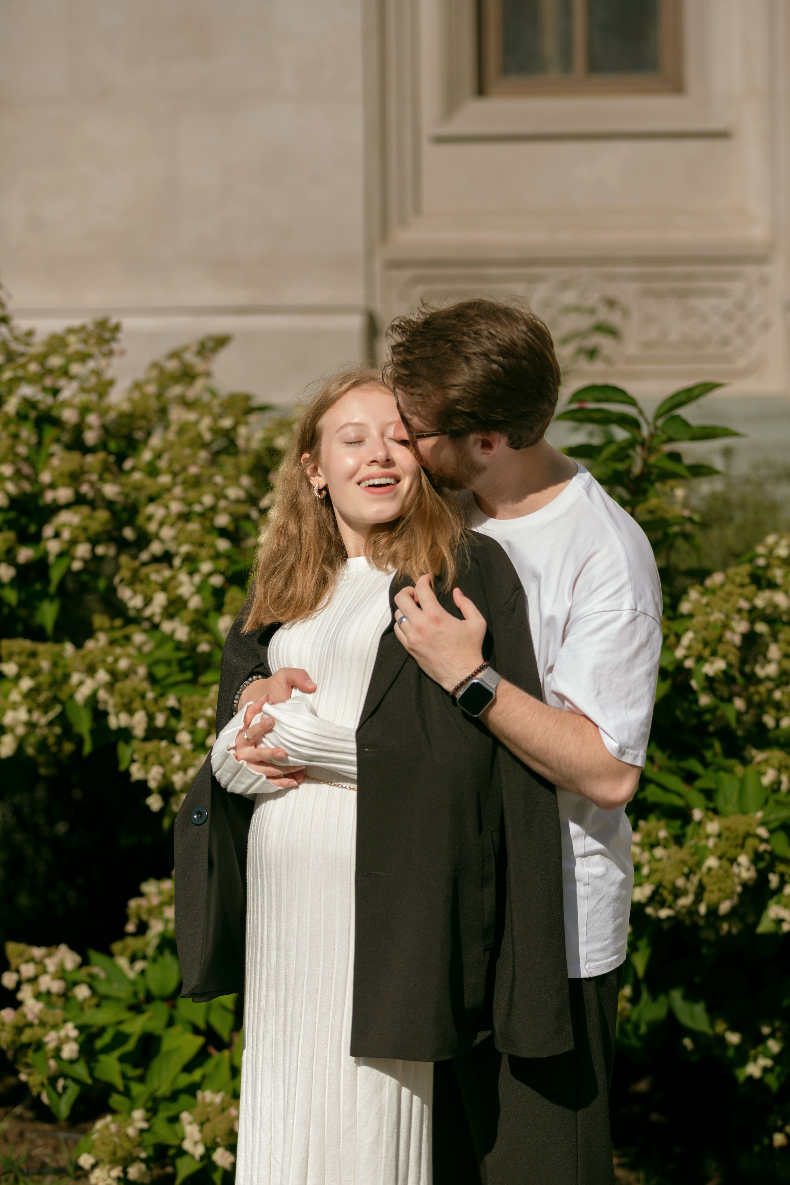 Объятия влюбленных. Свадебная или лав стори съемка.