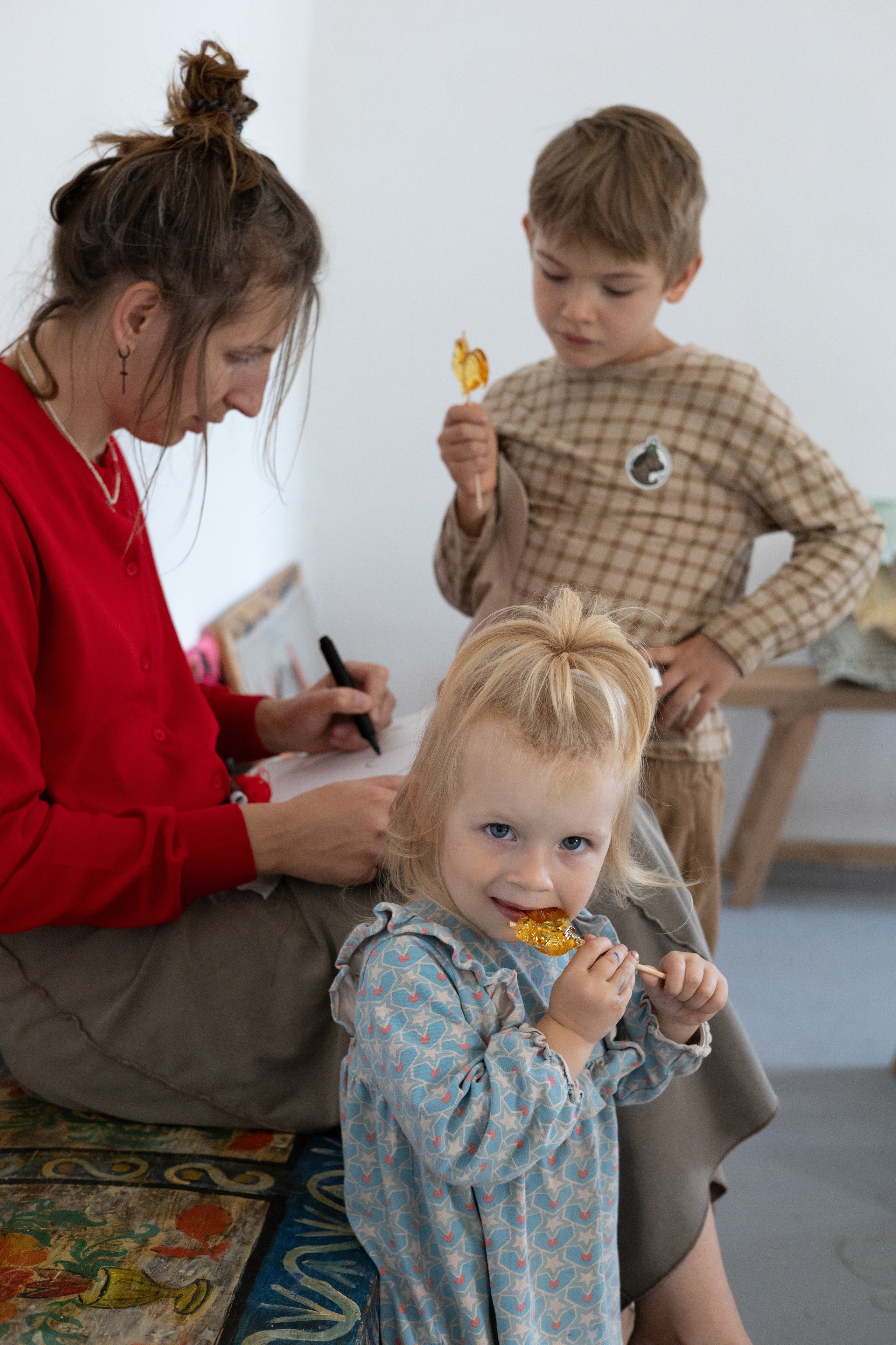 Вера и дети в мастерской. Портрет художника. Марина Лавинская Фотограф из Москвы