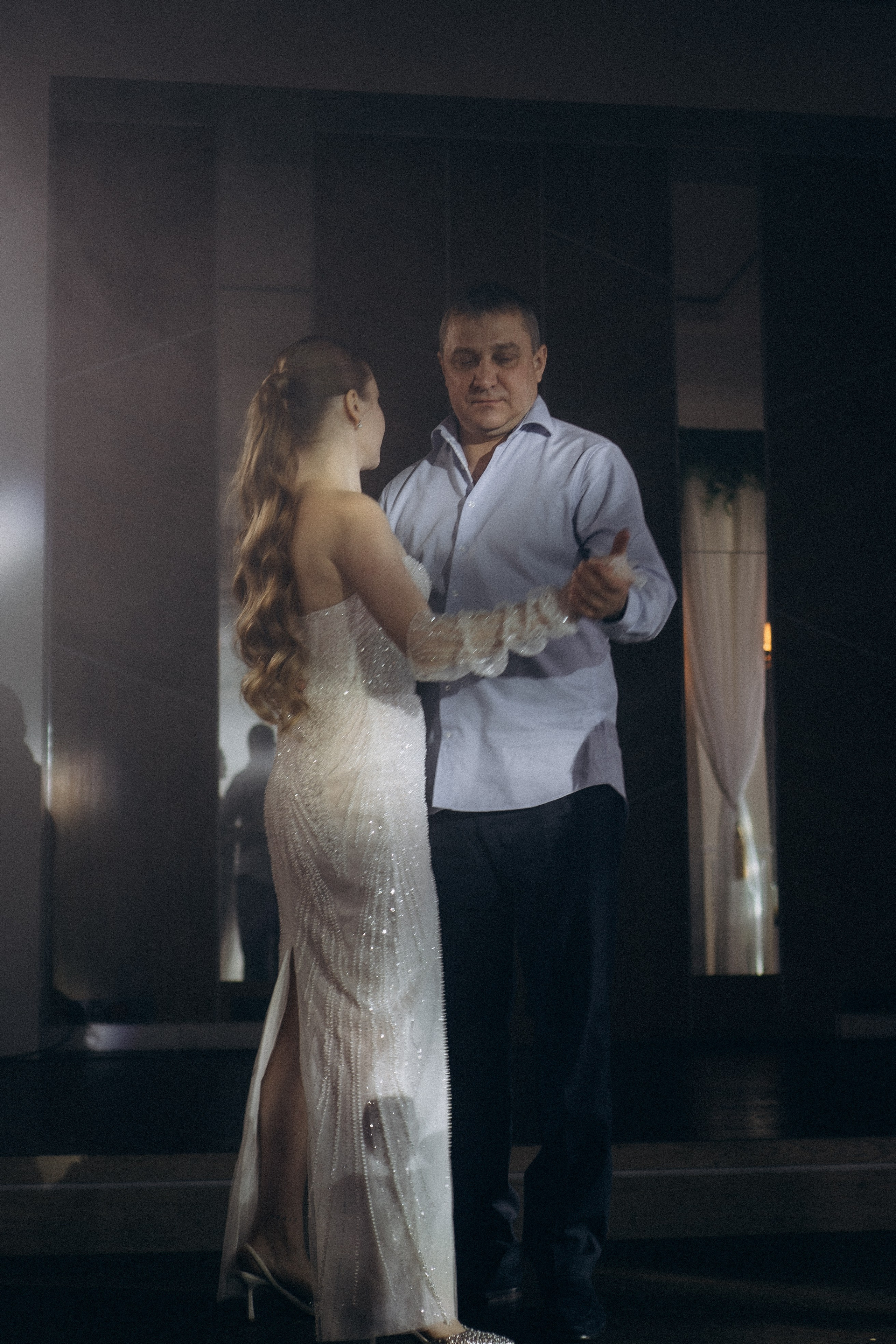 ТАНЕЦ С ПАПОЙ СВАДЕБНМ БАНКЕТЕ (СНЯТО В СИБИРЕ В НИЖНЕВАРТОВСКЕ). Профессиональный фотограф, Санкт-Петербург — Виктория Богомолова