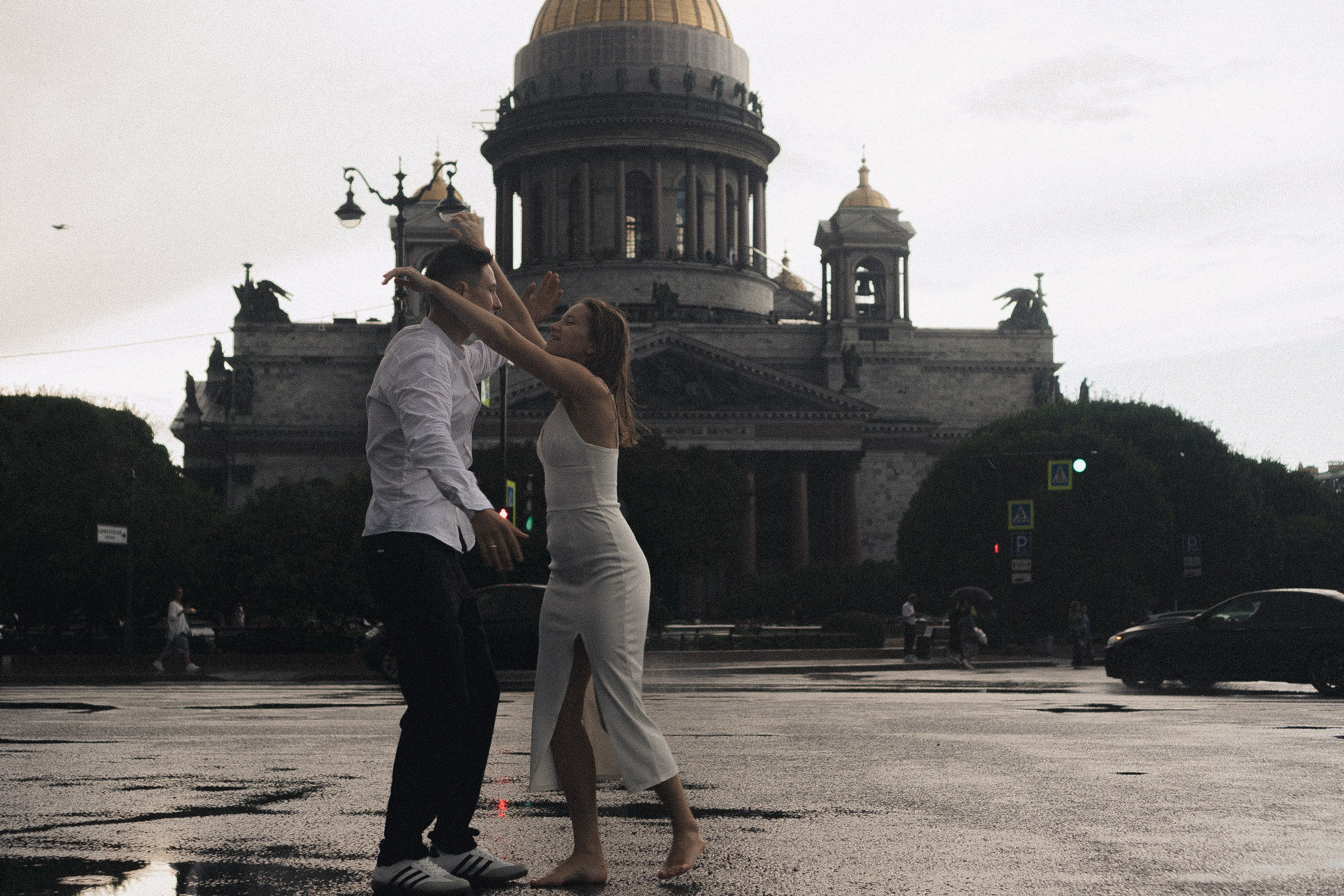 СВАДЕБНАЯ ФОТОСЕСИСИЯ В МЕТРО И ВОЗЛЕ ИСАКИЕВСКОГО СОБОРА В ДОЖДЬ. Профессиональный фотограф, Санкт-Петербург — Виктория Богомолова
