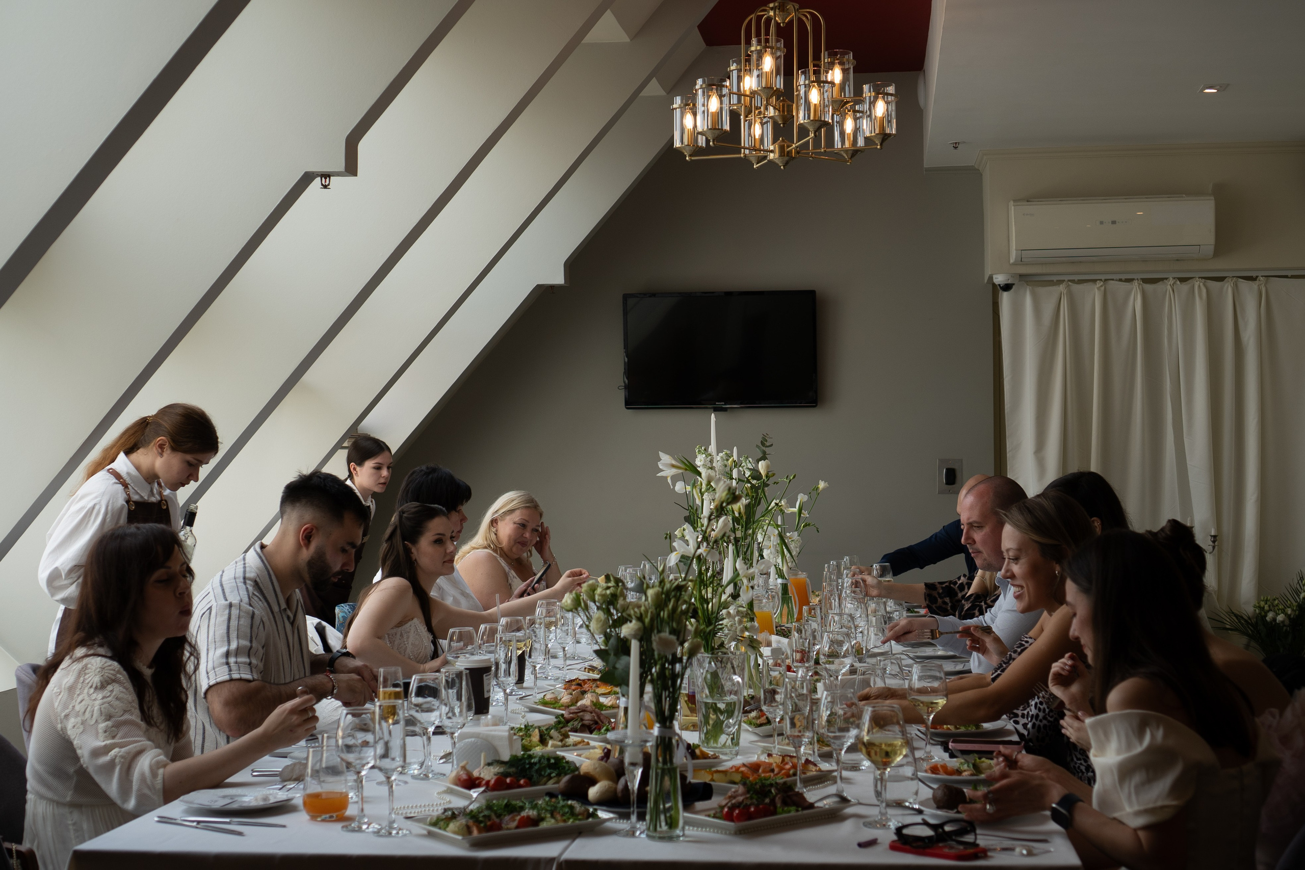 СВАДЕБНЫЙ БАНКЕТ НА ВЛАДИМИРСКОЙ В САНКТ-ПЕТЕРБУРГЕ (КАМЕРНАЯ СВАДЬБА). Профессиональный фотограф, Санкт-Петербург — Виктория Богомолова