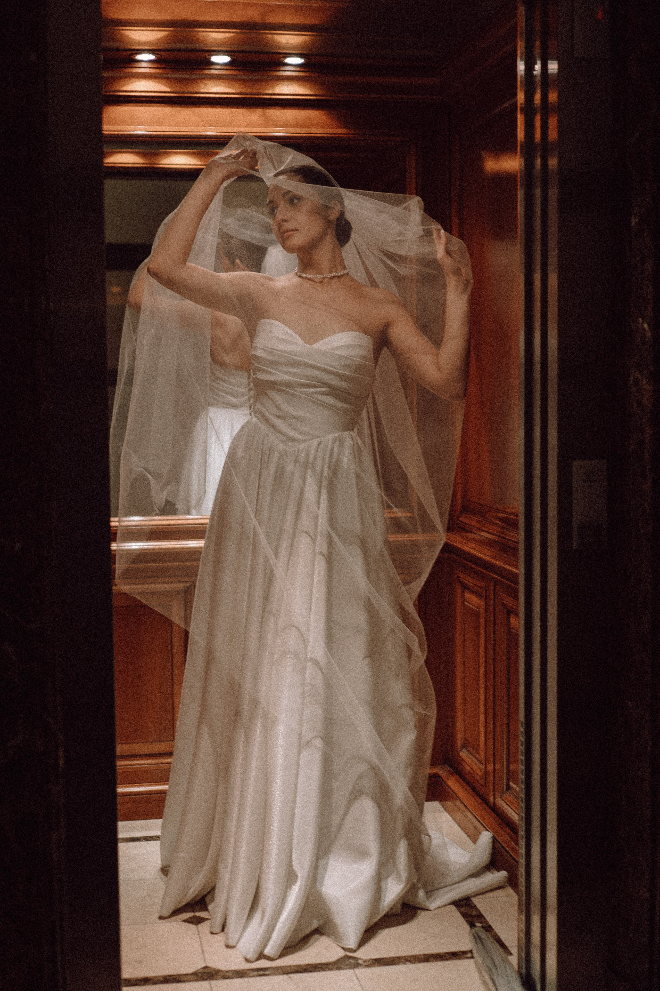 СВАДЕБНАЯ ПРОГУЛКА В САНТК-ПЕТЕРБУРГЕ (ИСАКИЕВСКИЙ СОБОР, ЗИМНЯЯ КАНАВКА, ЭРМИТАЖ И БОЛЬШАЯ МОРСКАЯ УЛИЦА). Профессиональный фотограф, Санкт-Петербург — Виктория Богомолова