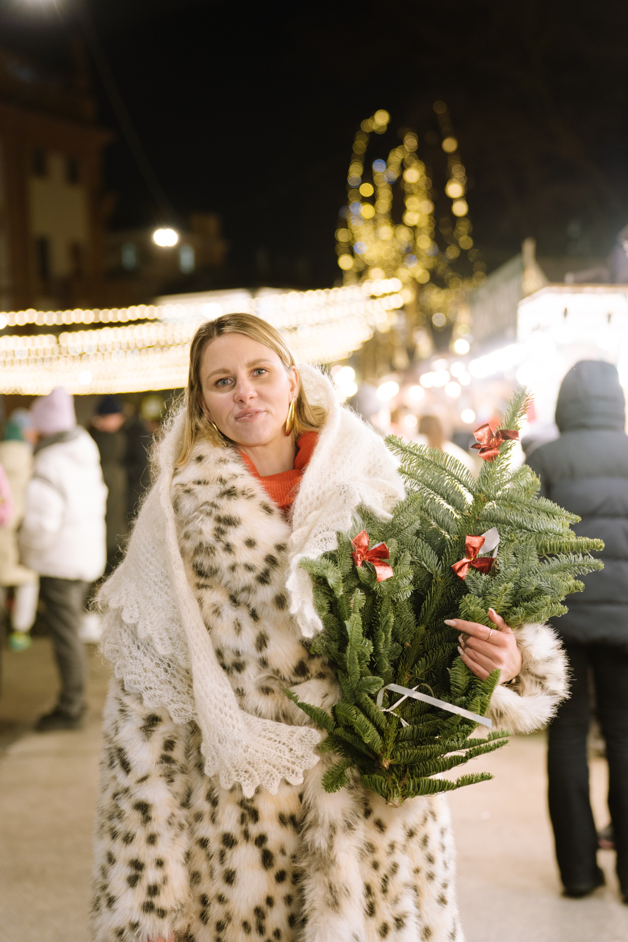 ПРОГУЛКА НА МАНЕЖНОЙ ПЛОЩАДИ ДЛЯ ДЕВУШКИ ПЕРЕД НОВЫМ ГОДОМ (НОВОГОДНЯЯ ФОТОСЕССИИЯ НА МАНЕЖНОЙ ПЛОЩАДИ). Профессиональный фотограф, Санкт-Петербург — Виктория Богомолова