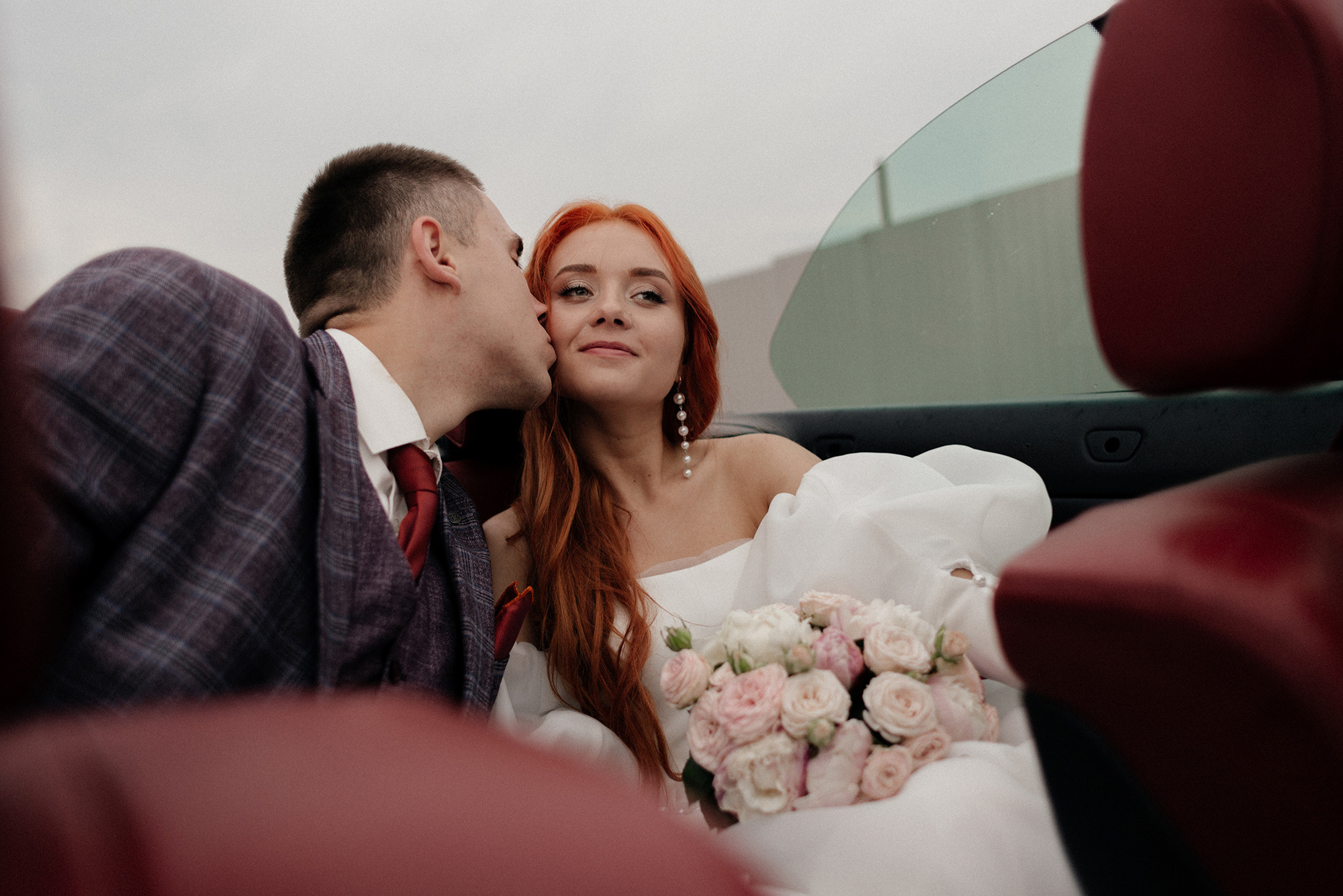 Прогулка на кабриолете Ульяна и Миша. Свадебный фотограф в Нижнем Новгороде Генеральская Ира