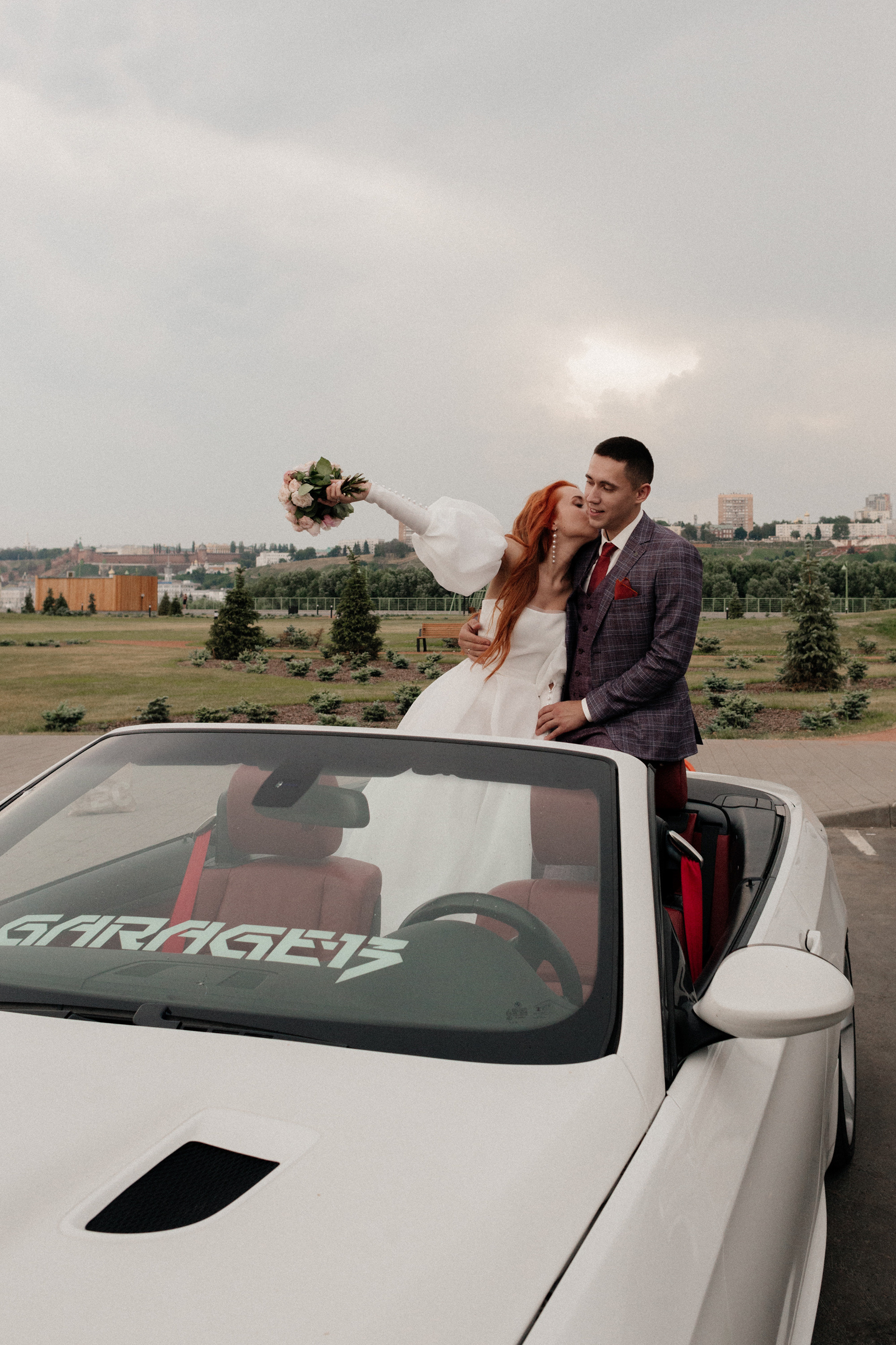 Прогулка на кабриолете Ульяна и Миша. Свадебный фотограф в Нижнем Новгороде Генеральская Ира