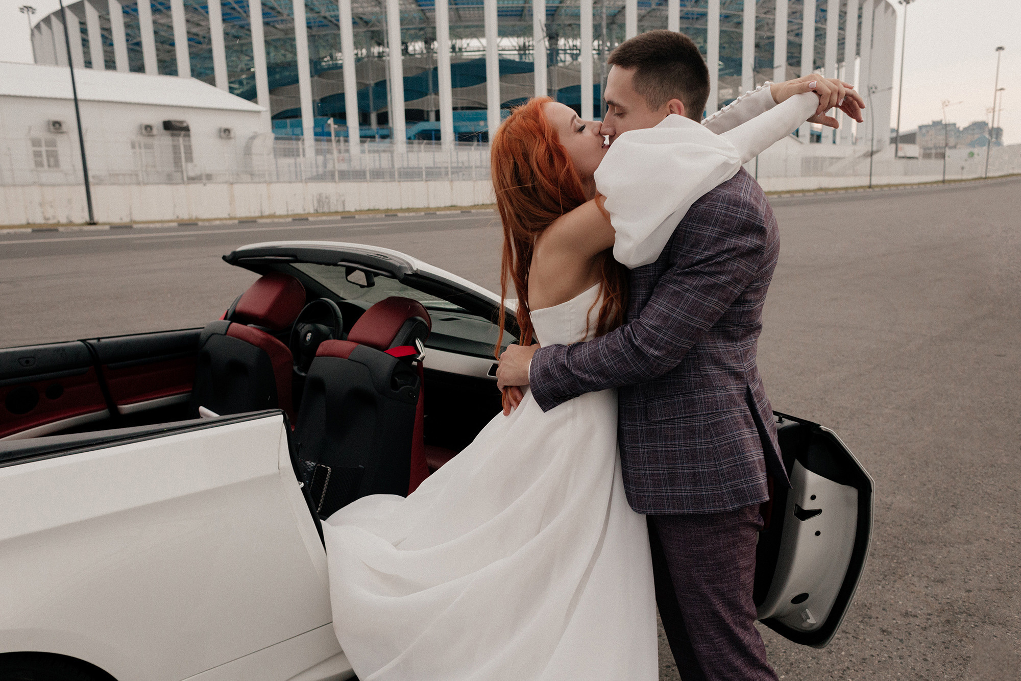 Прогулка на кабриолете Ульяна и Миша. Свадебный фотограф в Нижнем Новгороде Генеральская Ира