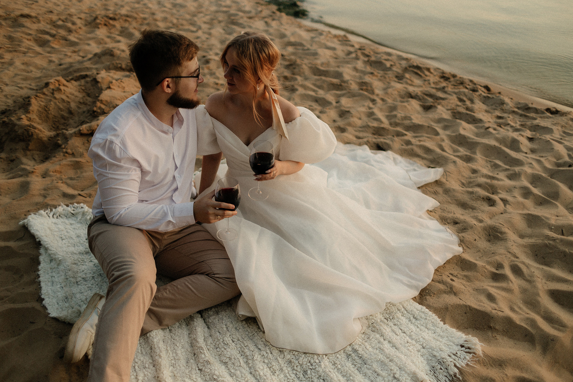Лайфстайл свадебная фотосессия - путешествие к Горьковскому морю. Свадебный фотограф в Нижнем Новгороде Генеральская Ира