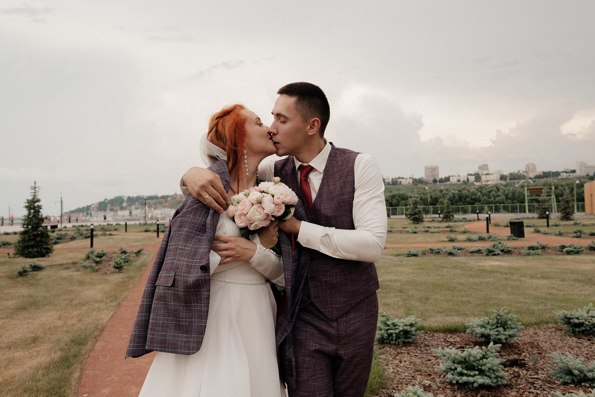 Прогулка на кабриолете Ульяна и Миша. Свадебный фотограф в Нижнем Новгороде Генеральская Ира