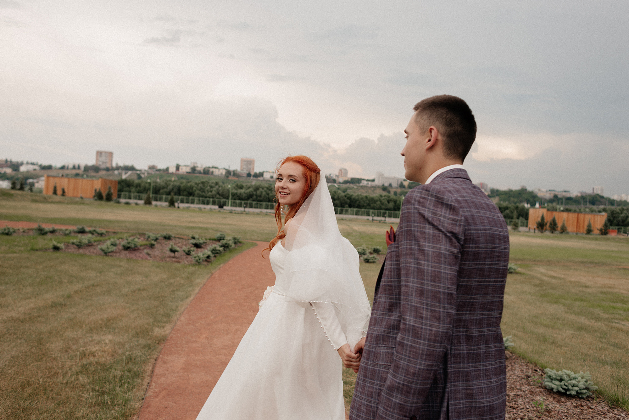 Прогулка на кабриолете Ульяна и Миша. Свадебный фотограф в Нижнем Новгороде Генеральская Ира
