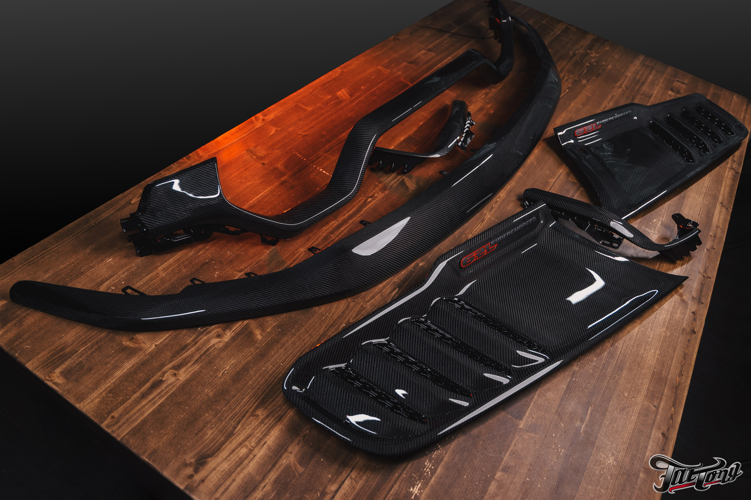 Ram TRX ламинация карбоном внешних элементов кузова, салона и установка распорки. DeLorein