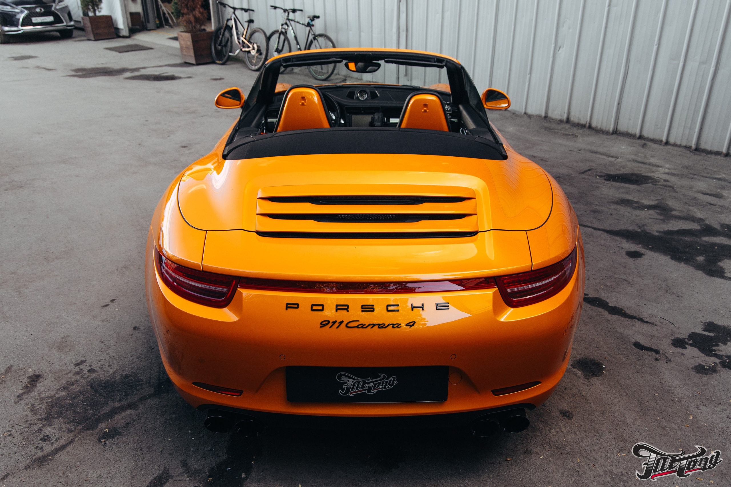 Porsche 911 оранжевый замена ремней безопасности. DeLorein