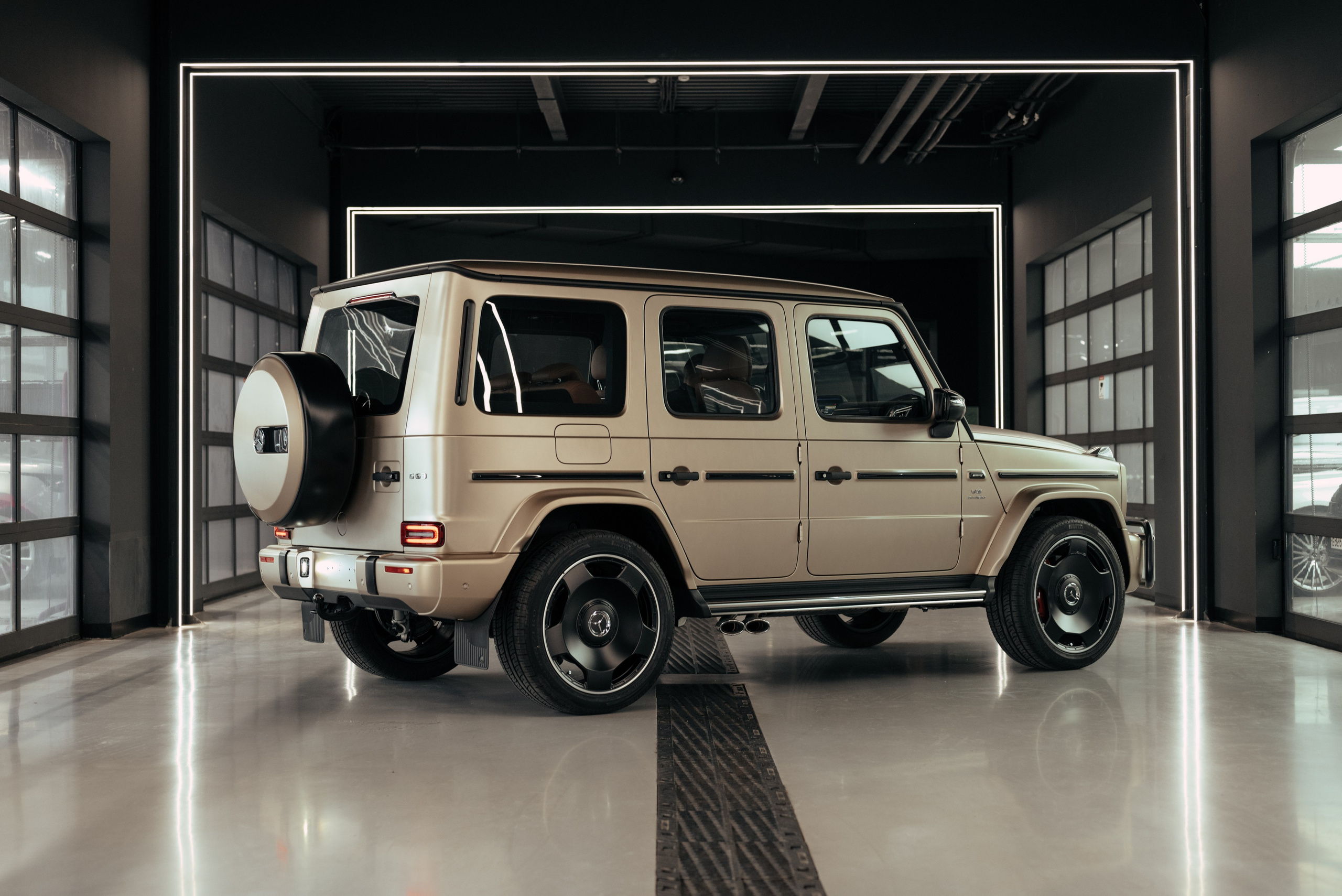Mercedes G63 Gold. DeLorein