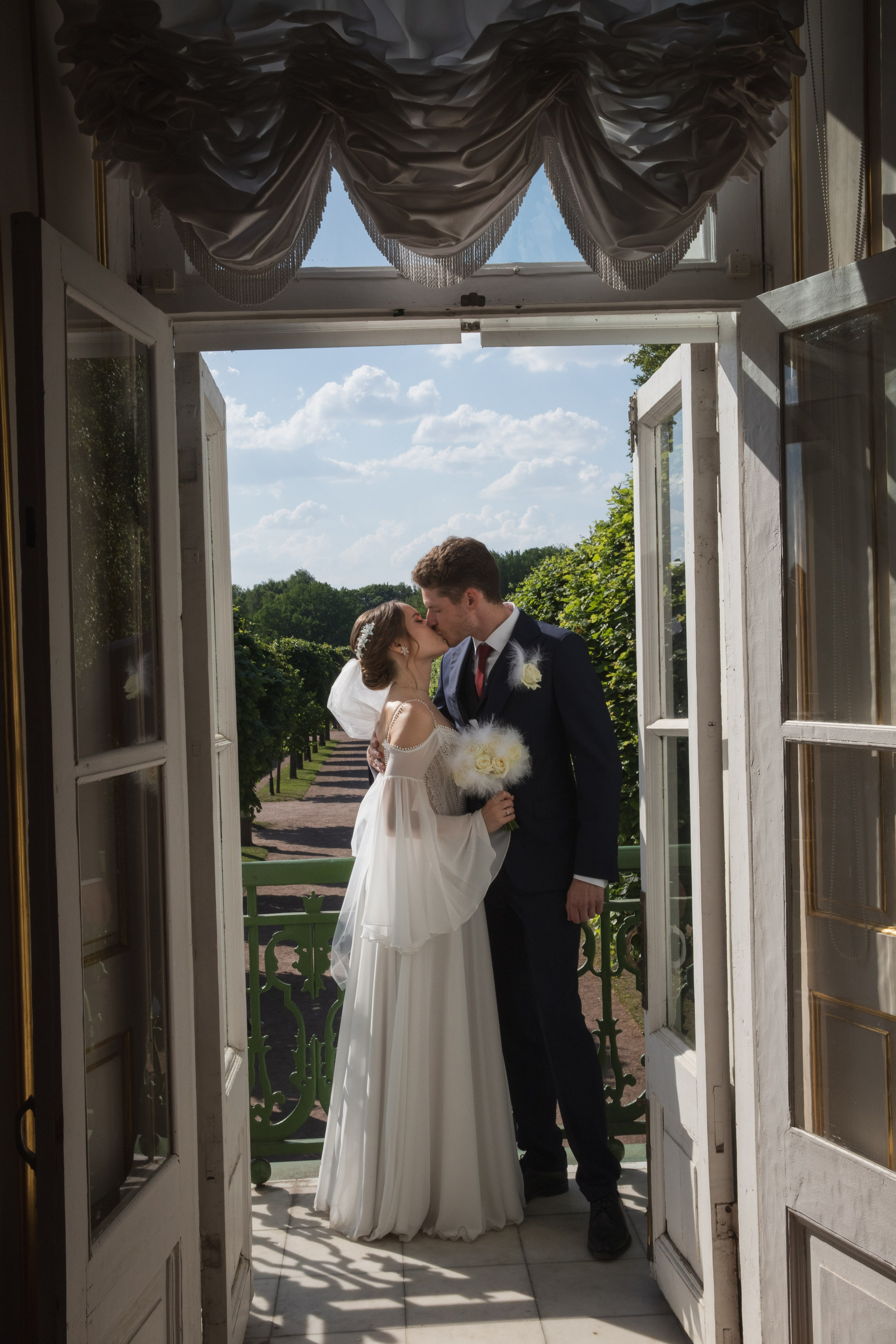 Летняя свадьба в Кусково. Свадебный и портретный фотограф в Москве Мария Кравченко