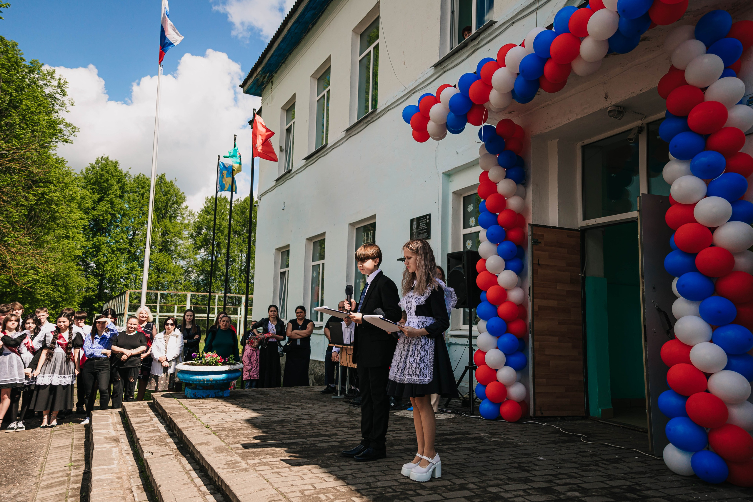 Последний звонок 9А класс МБОУ СОШ № 5 им. В. В. Смирнова, г. Невель. Фотограф Дарья Маташкова