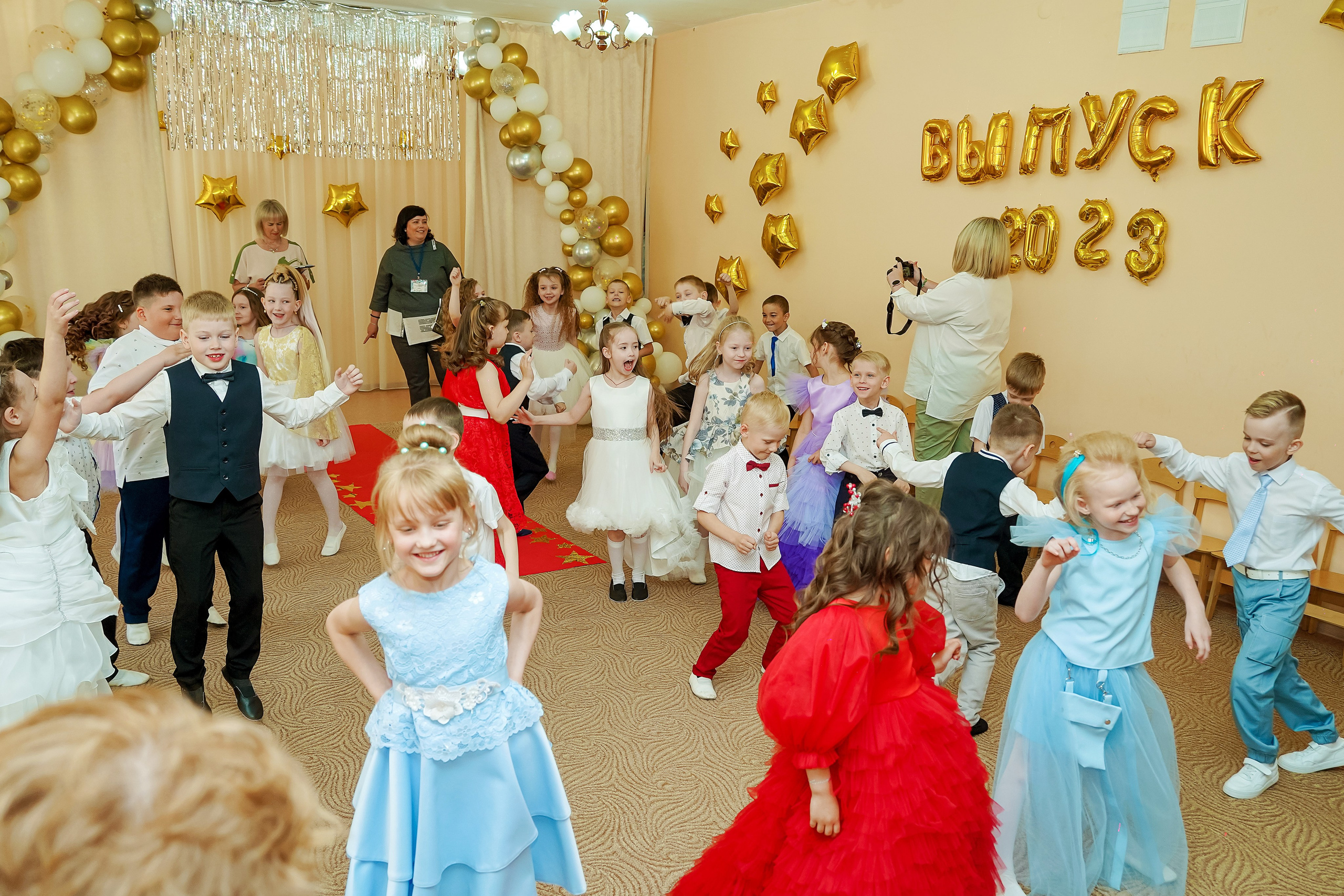 Фотосъемка видеосъёмка фотограф видеооператор новогодних утренников  в. Фотограф, видеооператор Нина Коршунова