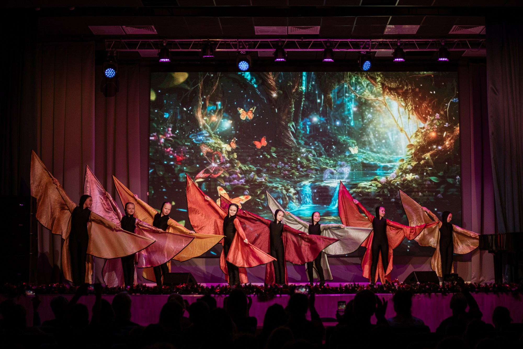 Коллектив современного танца «Айседора». ФотоХудожник Харитонова Ирина г. Санкт-Петербург