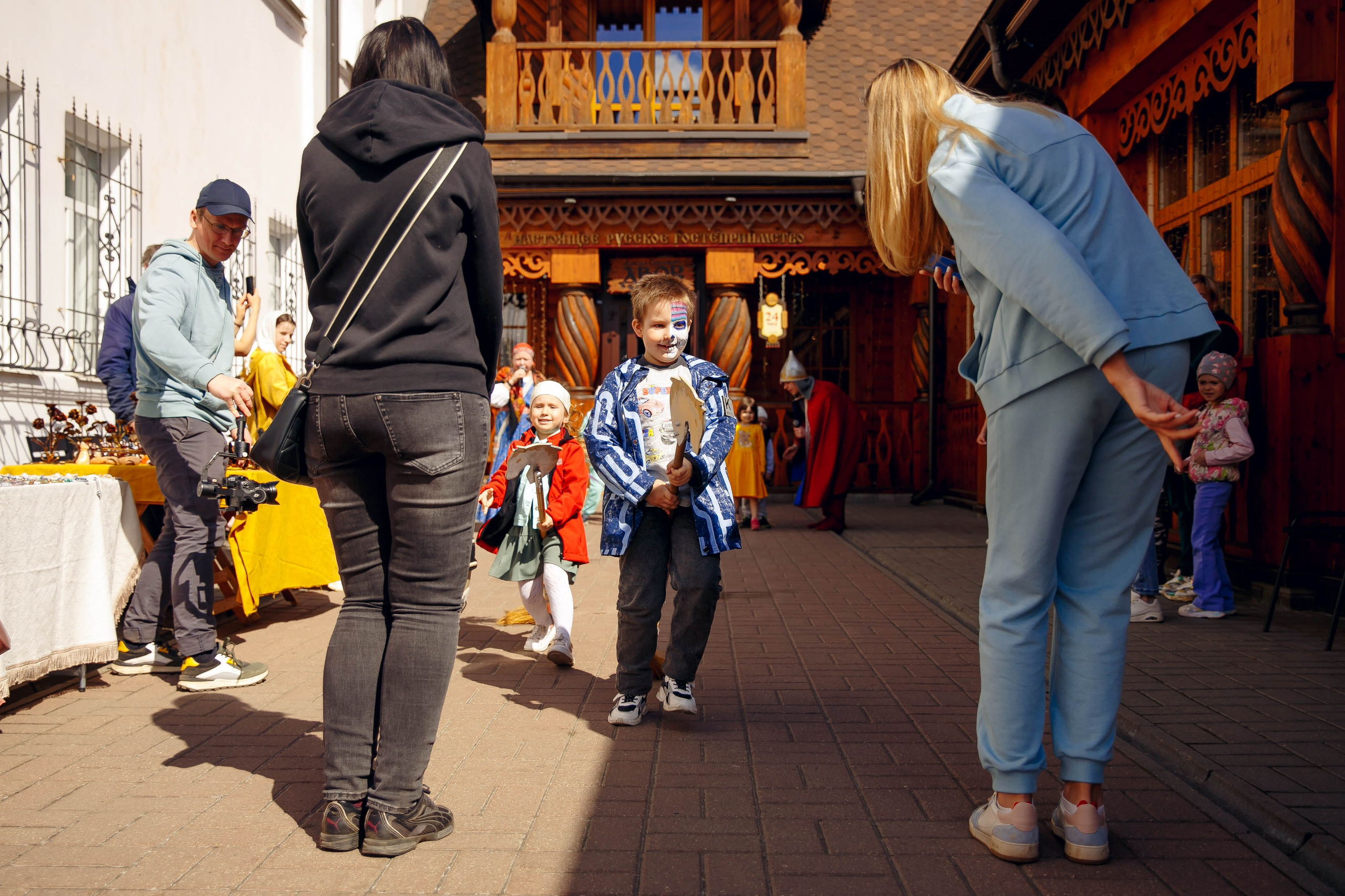 Алеша попович двор. Ваш репортажный фотограф Артемий Антонов