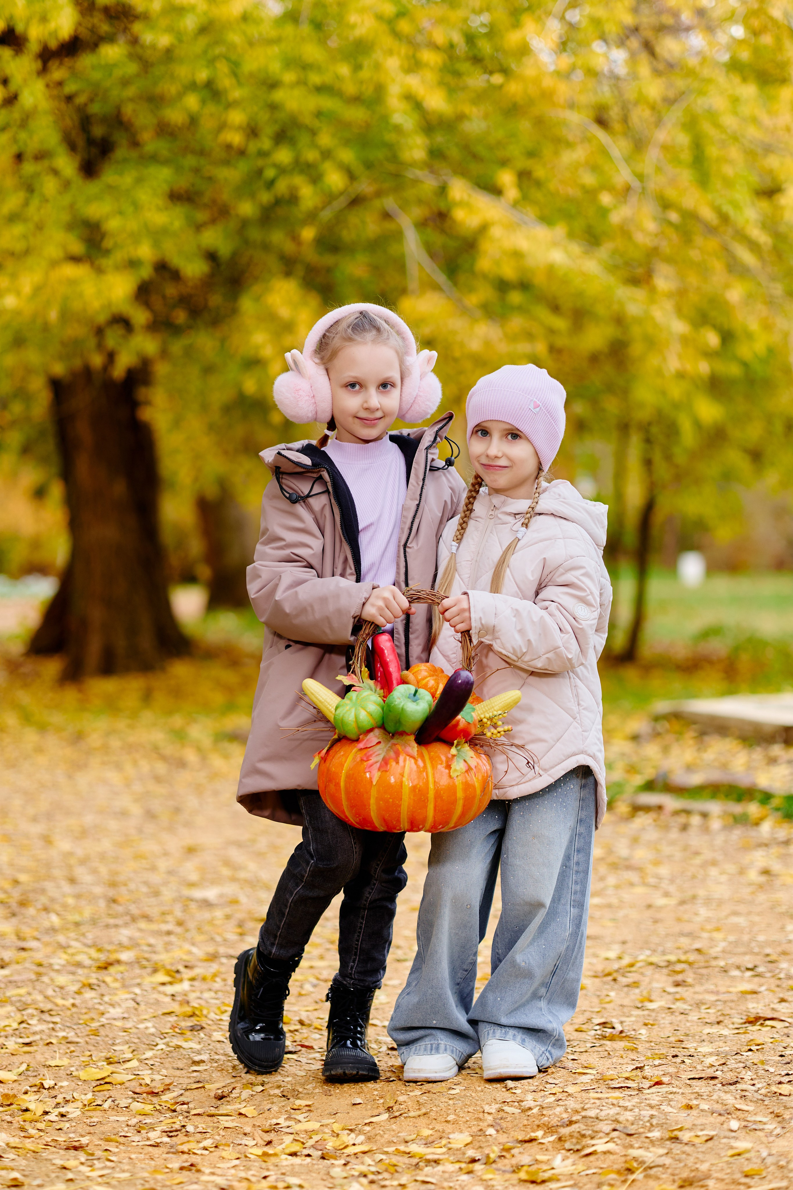 Прогулка в парке классом. Фотограф Выпускные альбомы Таганрог Сергей Коробченко