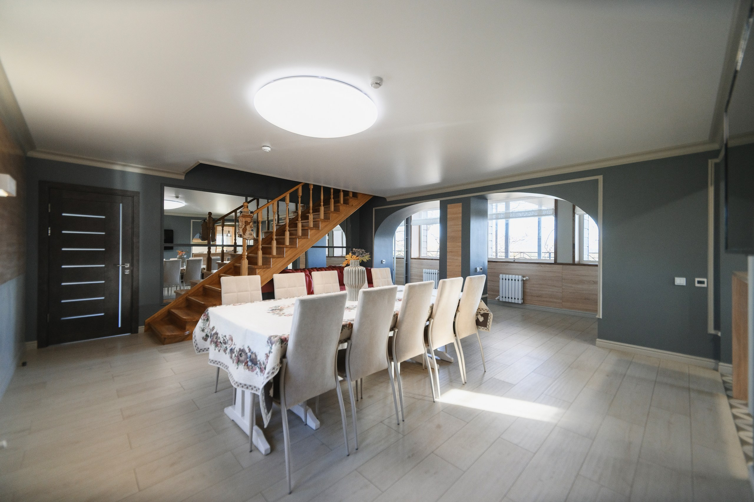 Фотосъемка интерьера с моделью в Петропавловске-Камчатском. Стильная интерьерная фотосъемка с моделью в Петропавловске-Камчатском. Профессиональная фотосессия в жилом интерьере с моделью в Петропавтовске-Камчатском. Арт-фотосъемка интерьеров с моделями в Петропавловске-Камчатском. Стоимость фотосъемки интерьера с моделью в Петропавловске-Камчатском.