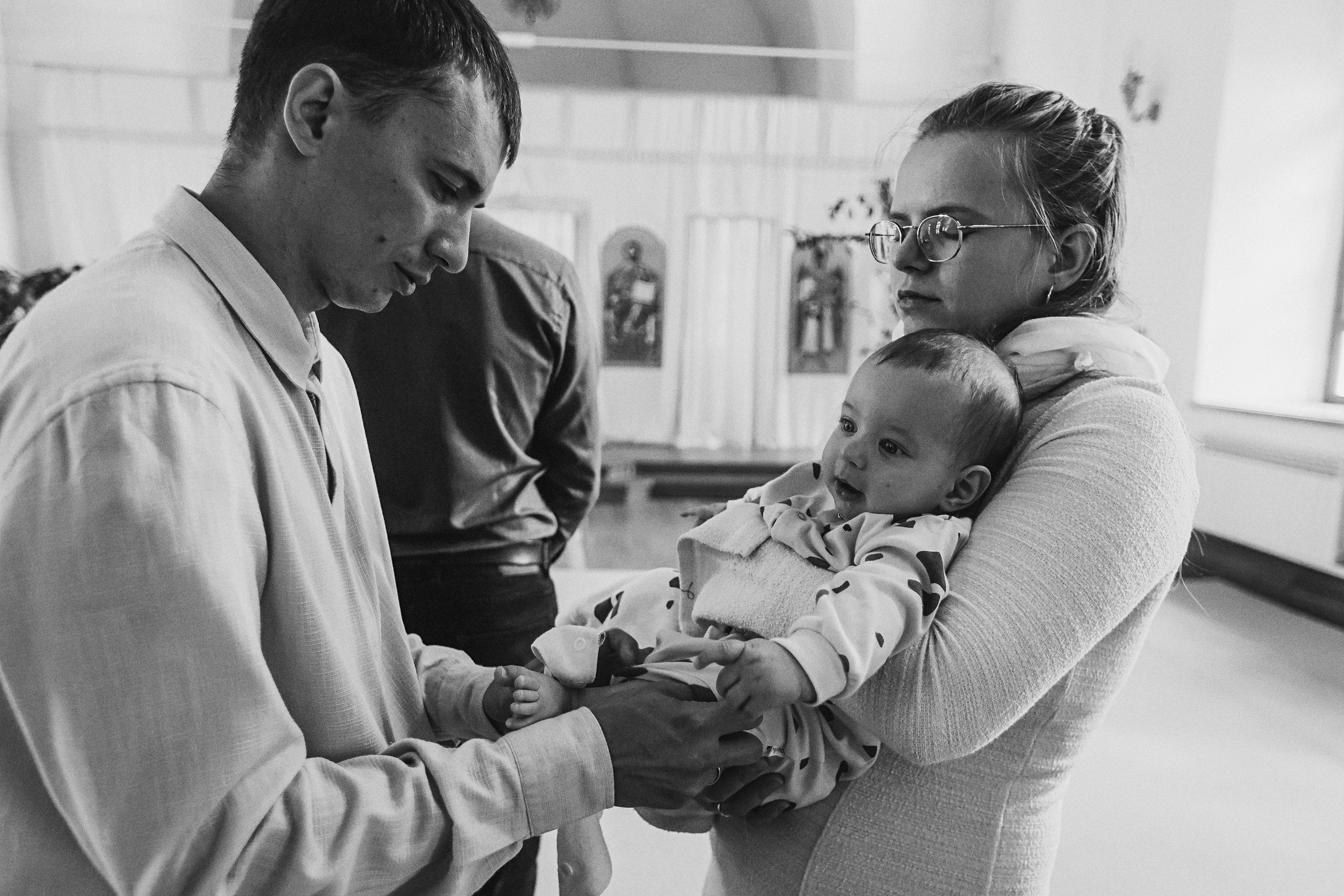 Крещение церковь около моста влюбленных. Семейный фотограф Тюмень, фотограф на роды Салмина Мария