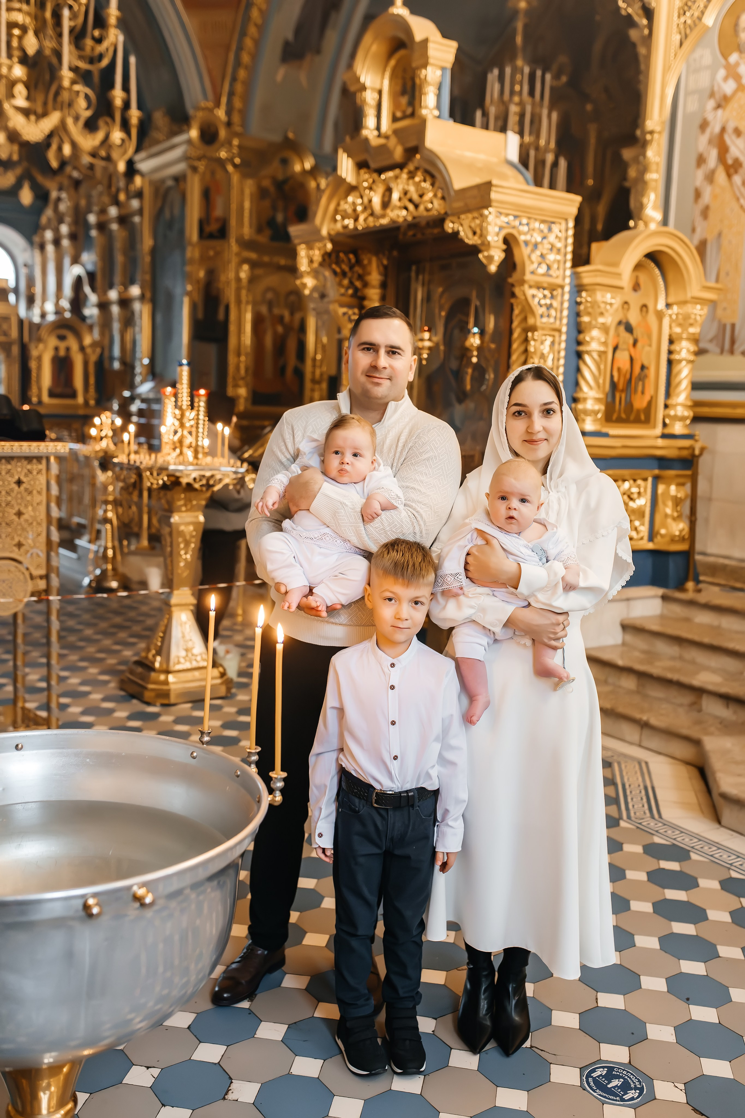 Крещение Гордея и Степана в Храме  Успения Пресвятой Богородицы в Троице-Лыково. Фотограф на крещение и венчание Москва  Надежда Баланина