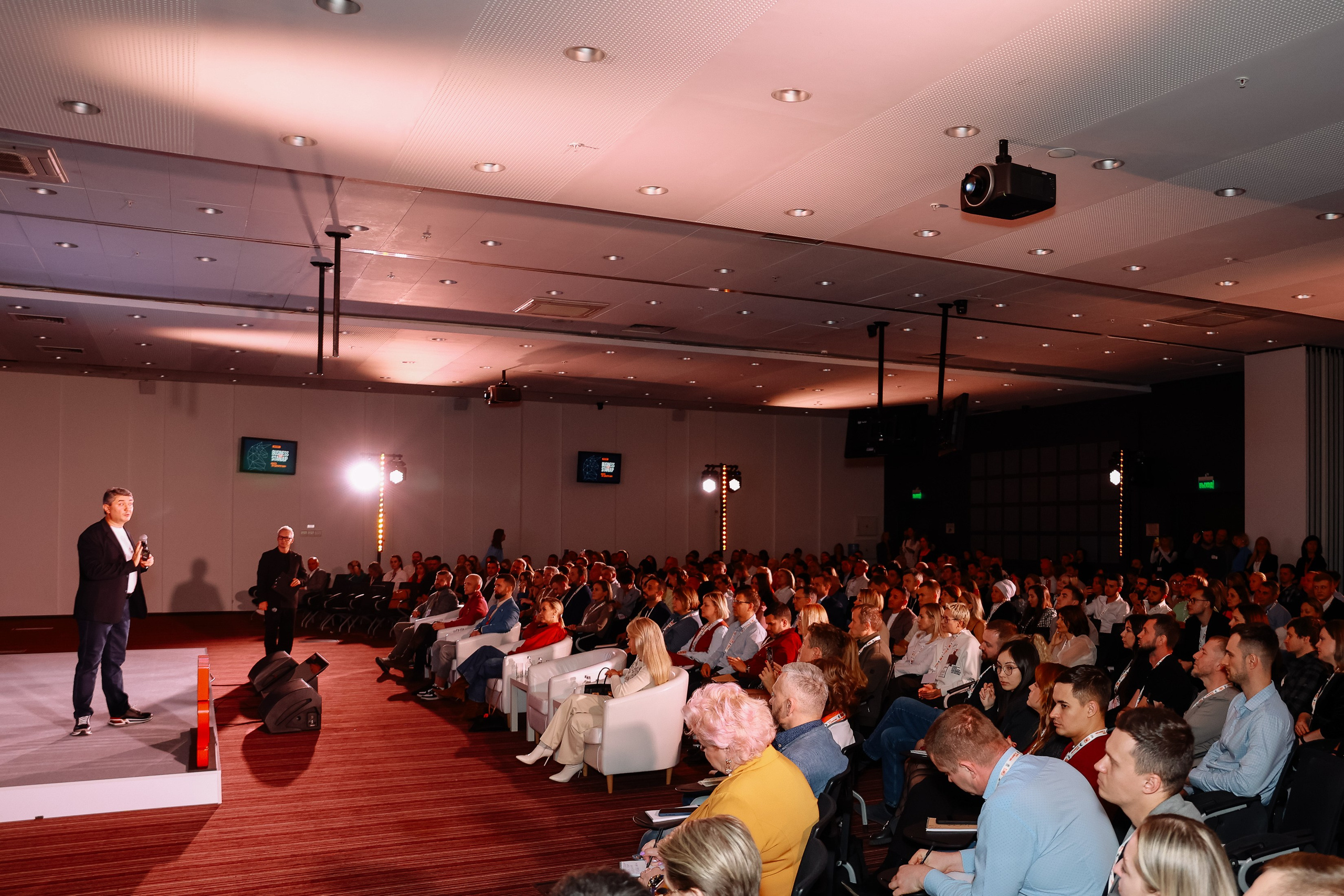 BUSNESS STANDUP с Оскаром Хартманном. Фотограф Юлия Мальцева