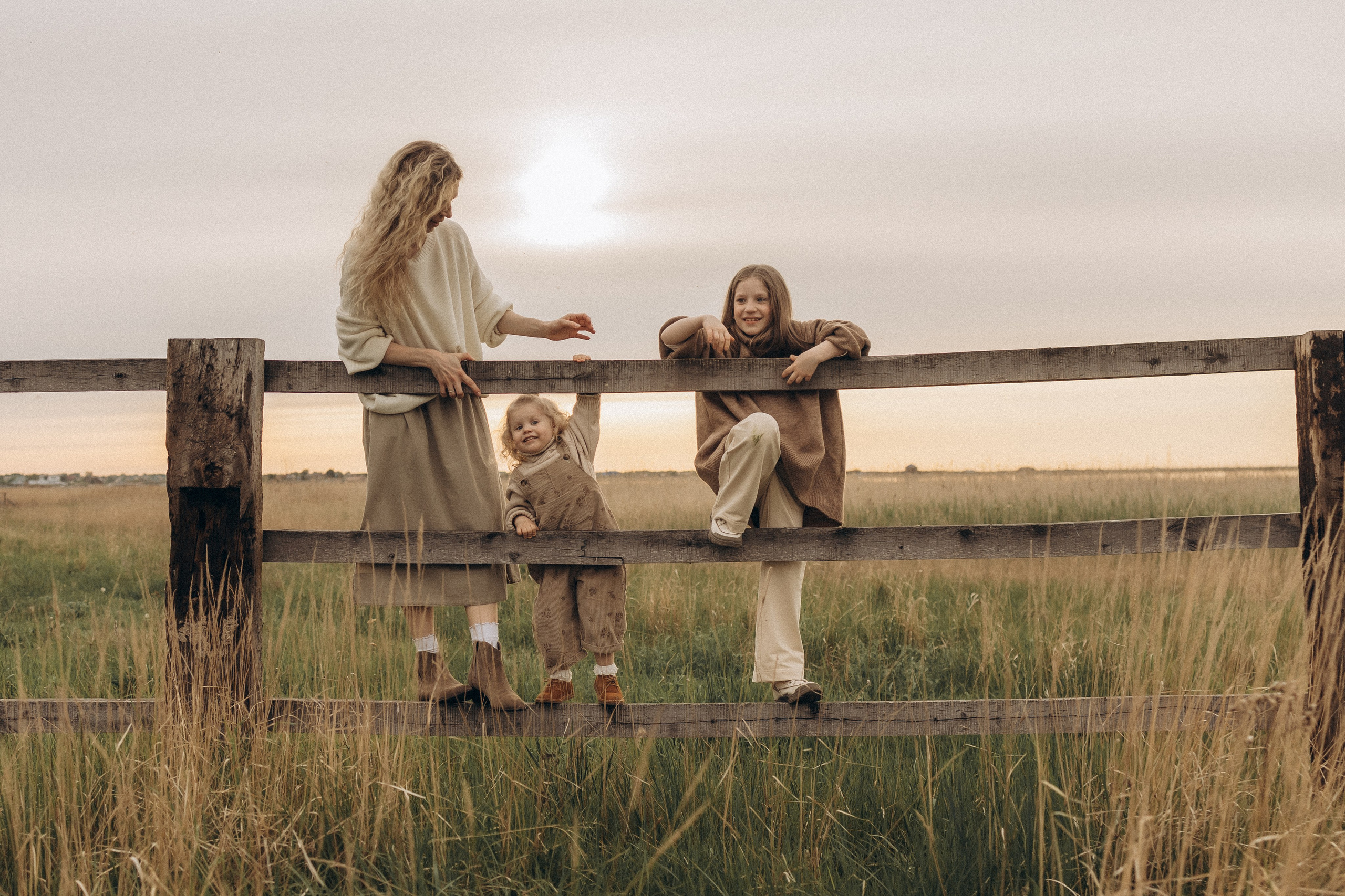 Семейная в поле. Эльвира Галимьянова — семейный фотограф Екатеринбурга
