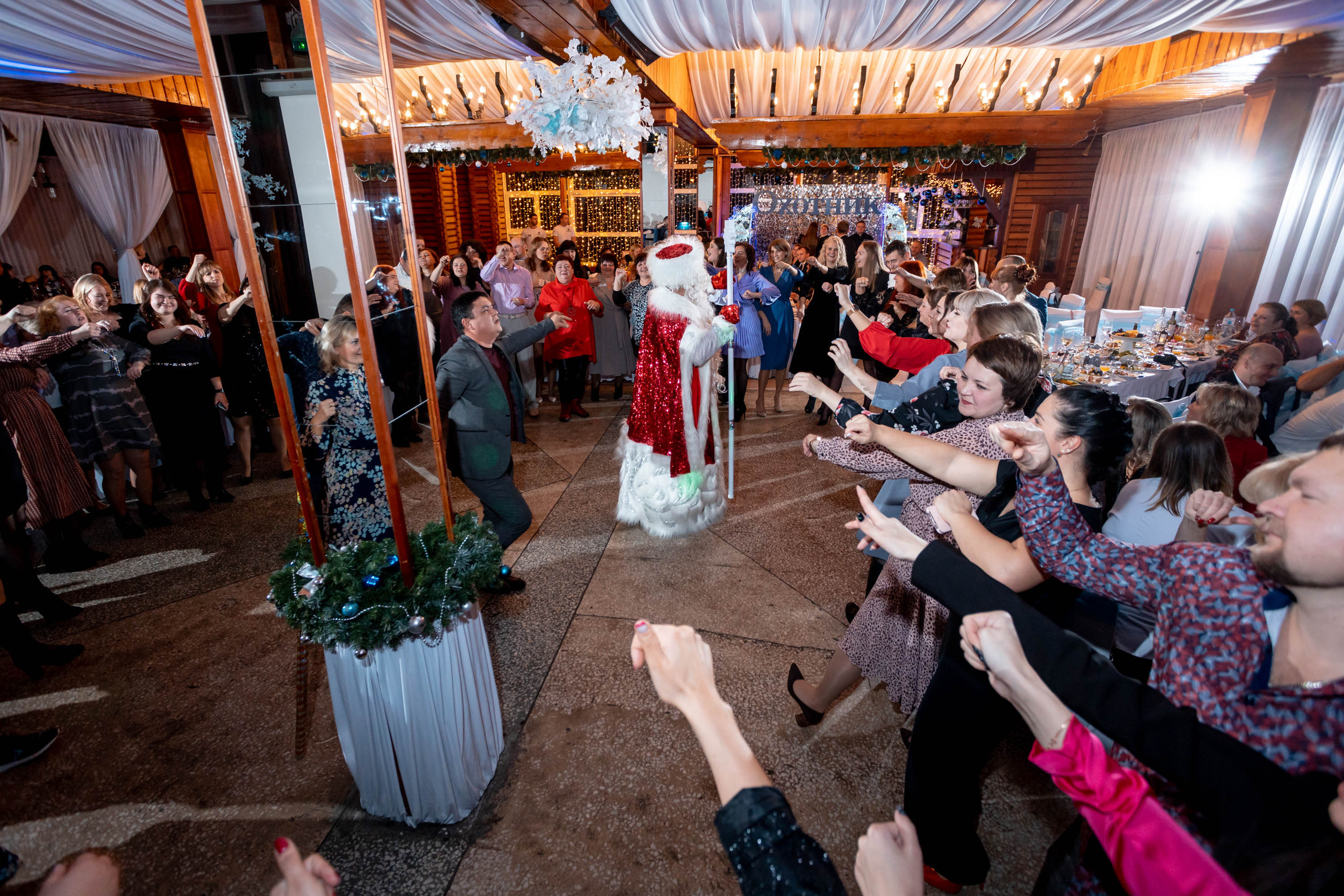 Съемка Новогоднего корпоратива в ресторане Охотник 23.12.2022 г. Свадебный и семейный фотограф в Москве и МО Елена Агапова