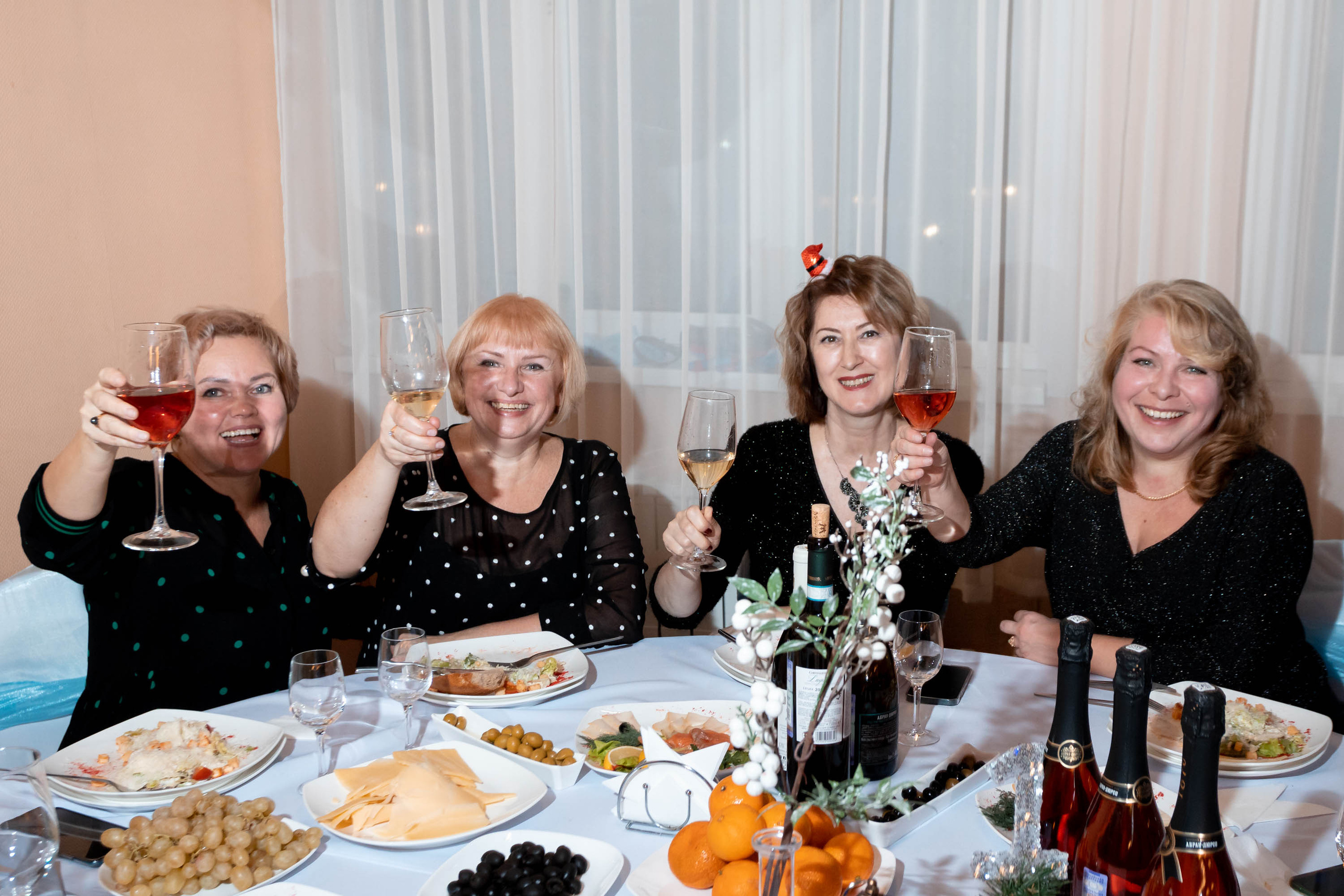 Съемка Новогоднего корпоратива в ресторане Охотник 23.12.2022 г. Свадебный и семейный фотограф в Москве и МО Елена Агапова