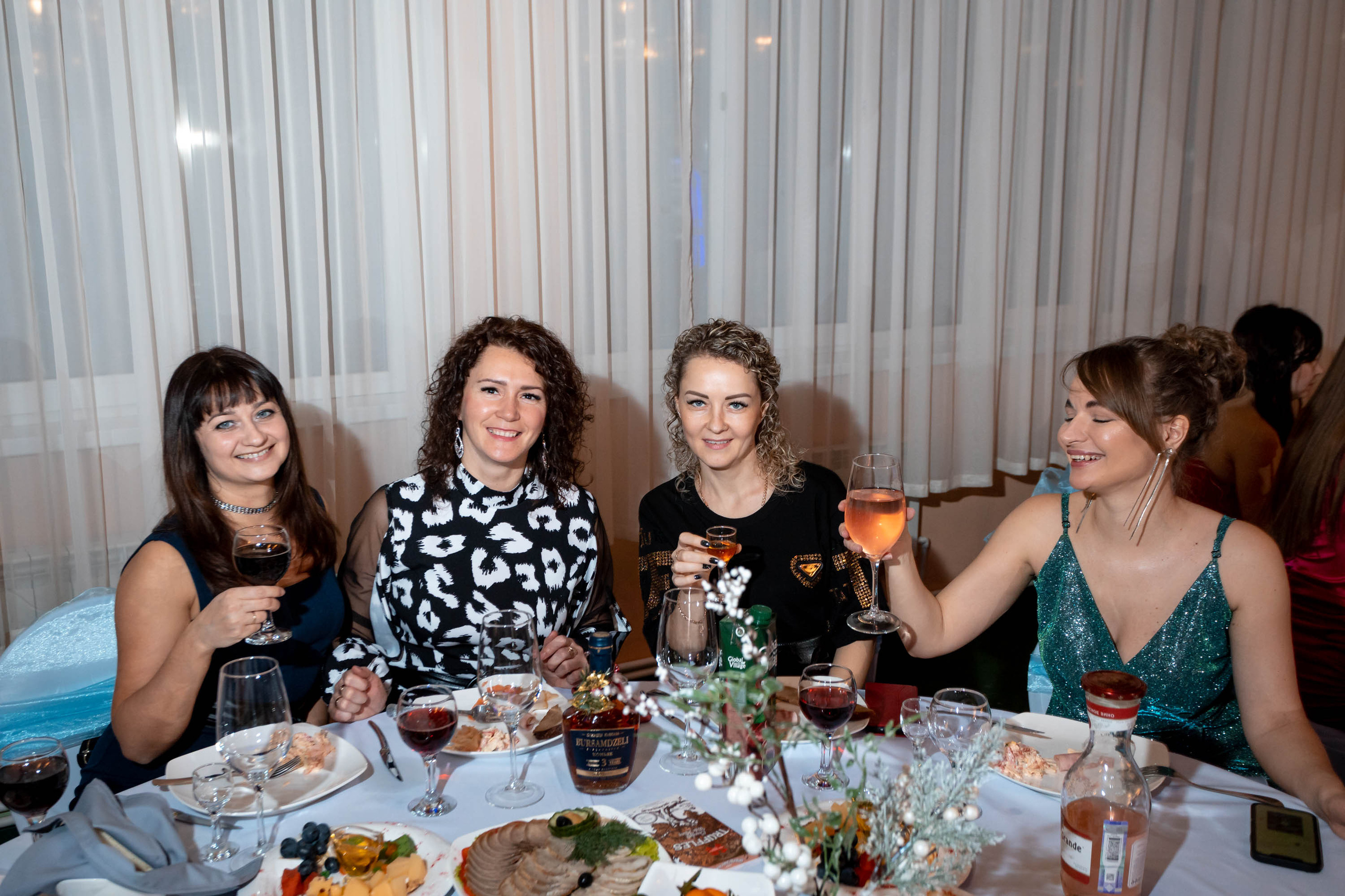 Съемка Новогоднего корпоратива в ресторане Охотник 23.12.2022 г. Свадебный и семейный фотограф в Москве и МО Елена Агапова